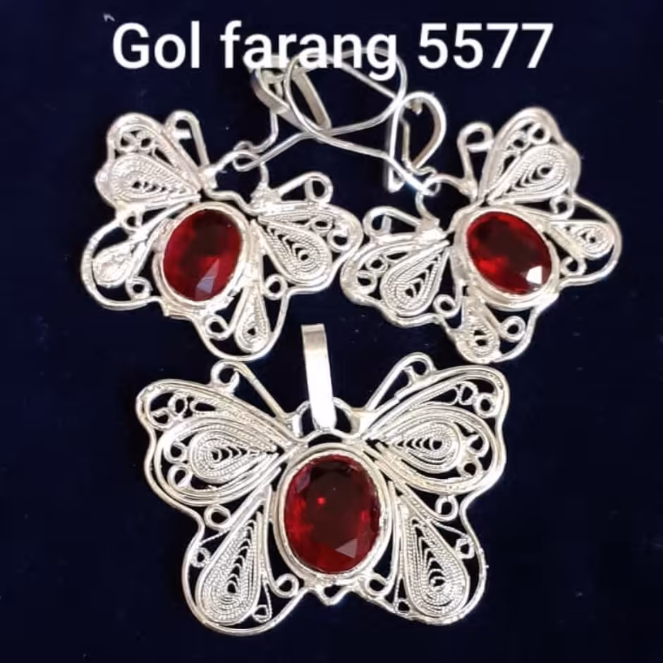 نیم ست ملیله با طرح پروانه،جنس نقره خالص999 ،نگین یاقوت اتمی،وزن خالص 8 گرم،کاملا دست ساز