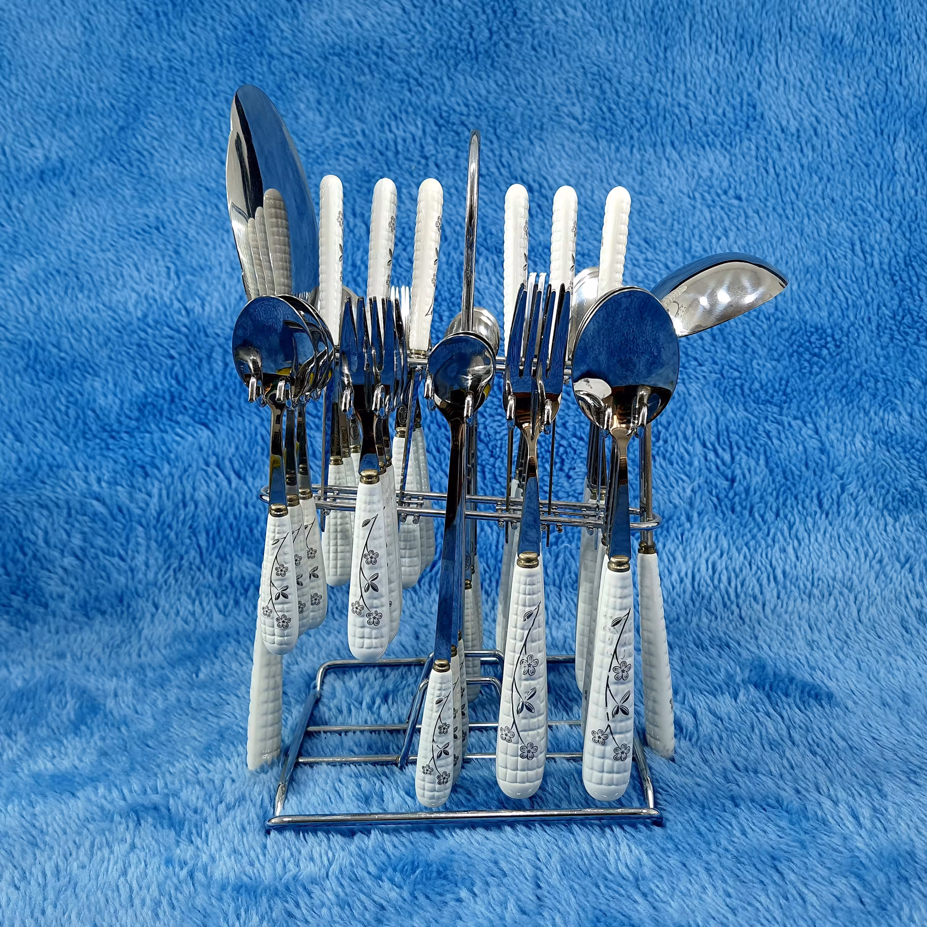 سرویس قاشق چنگال 38 پارچه استند دار گیلدا نقره ای کد 8070