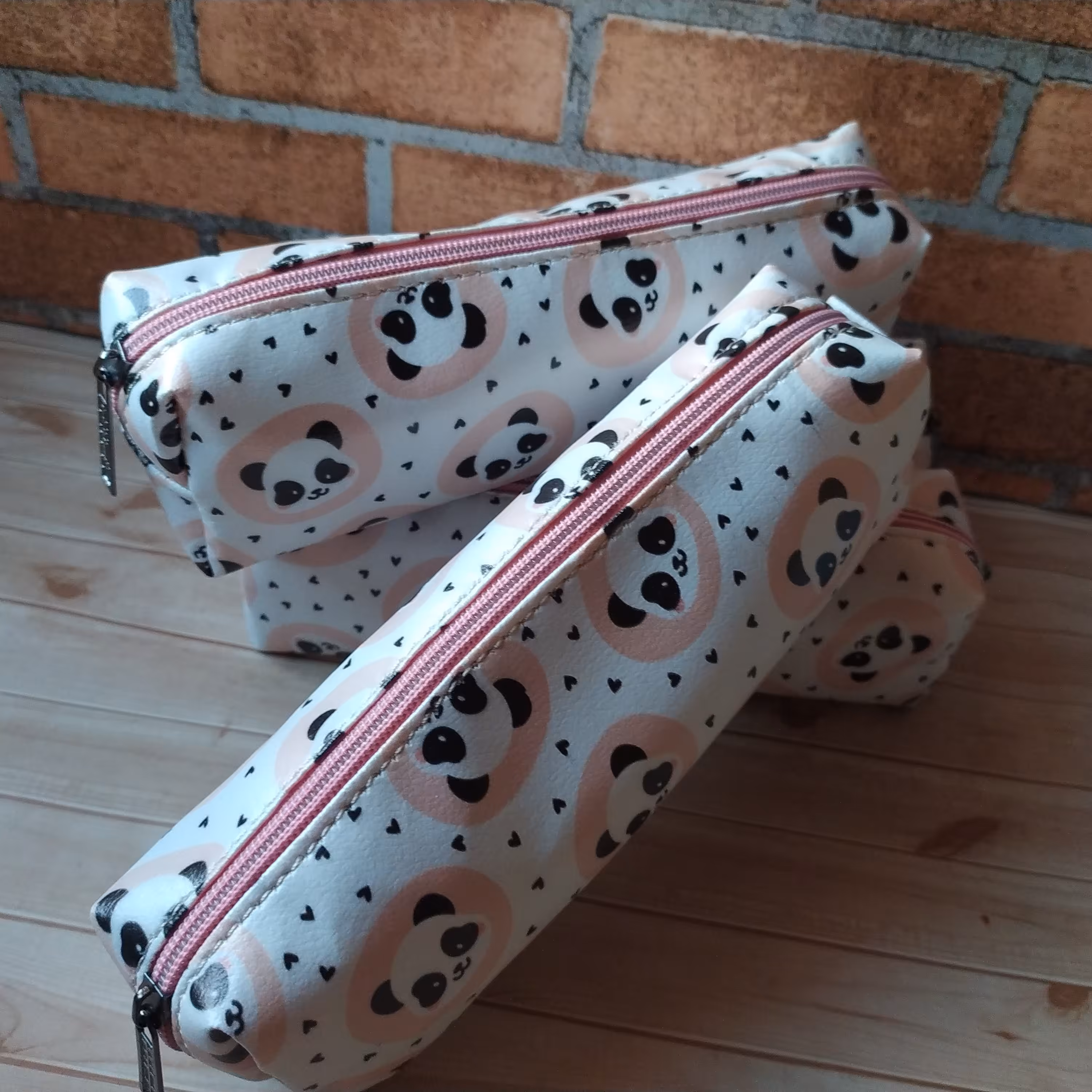 جامدادی چرم  فانتزی  طرح    پاندا با تنوع بالای45طرح مناسب هدیه تک و عمده