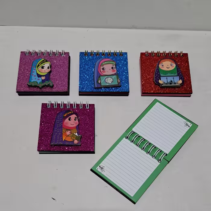 دفترچه اکلیلی طرح مهدوی دخترانه  اندازه 8در 8 طرح مهدوی مناسب هدیه نیمه شعبان روز دانش آموز جشن تکلیف میلاد امام زمان ع 