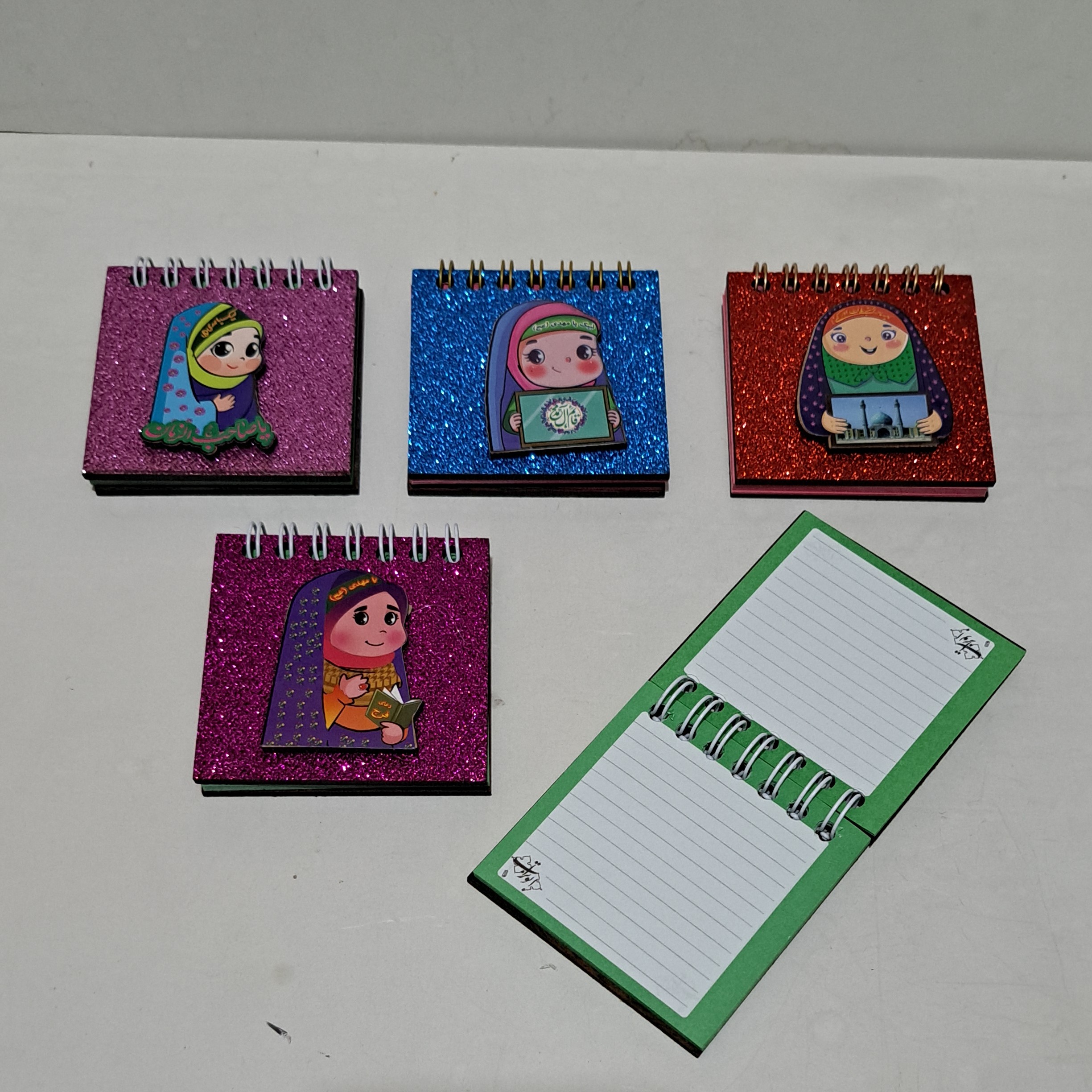 دفترچه اکلیلی طرح مهدوی دخترانه اندازه 8در 8 طرح مهدوی مناسب هدیه نیمه شعبان روز دانش آموز جشن تکلیف میلاد امام زمان ع