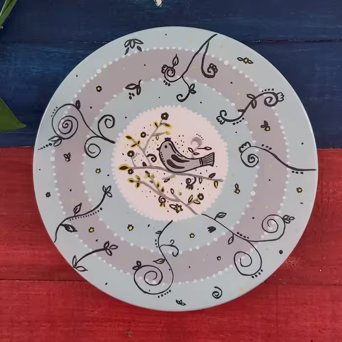 بشقاب دیوارکوب  پرنده آبی قطر 20سانتیمتر طراحی شده با دست و رنگ اکریلیک قابل نصب آسان و شستشو با اسکاج نرم