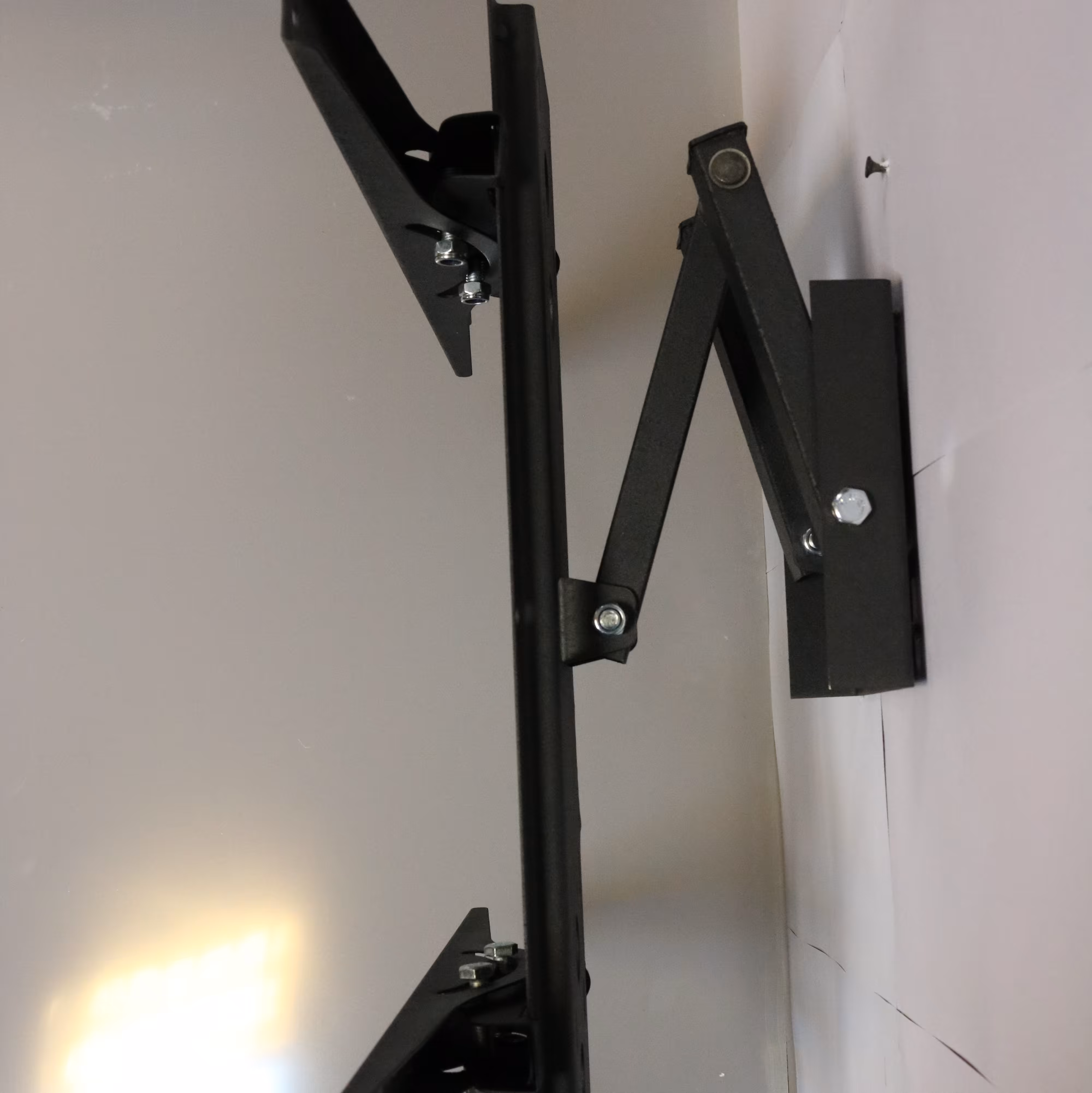 پایه دیواری تلویزیون  B 2 متحرک تک بازو32تا55(ارسال پس کرایه)