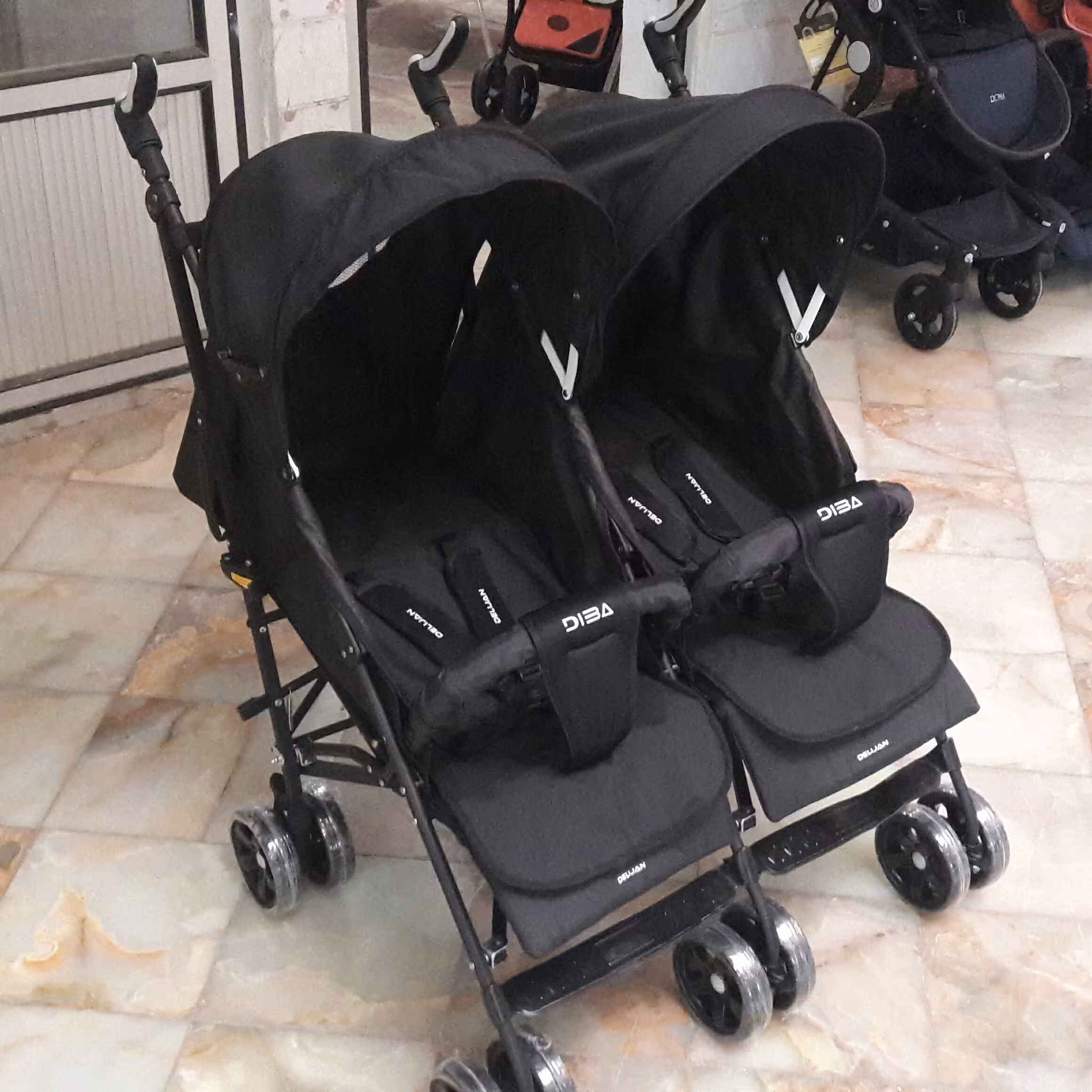 کالسکه دوقولوی کناره هم دلیجان 