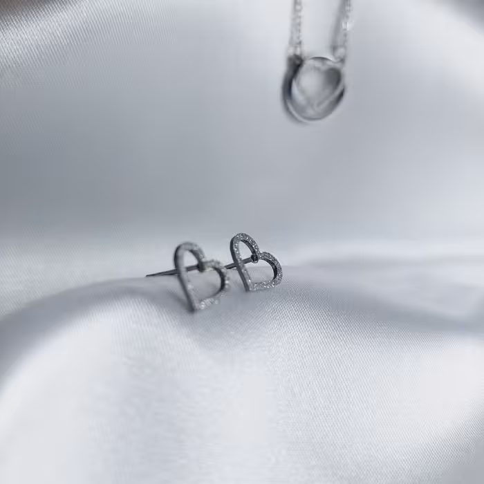 نیم ست استیل رنگ ثابت  نیم ست قلبی گوشواره میخی به همراه گردنبند