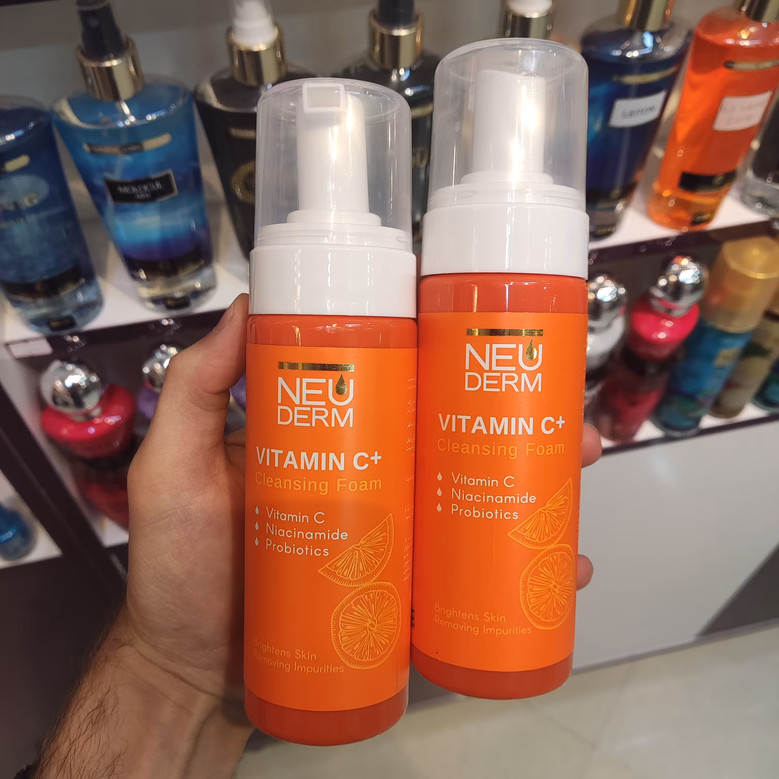 فوم شستشو صورت نئودرم حاوی ویتامین سی 