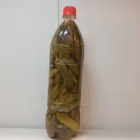 خیار شور قلمی بطری1 لیتری(ترد وخوش طعم )خانگی وسالم بدون مواد نگهدارنده کاملا بهداشتی 