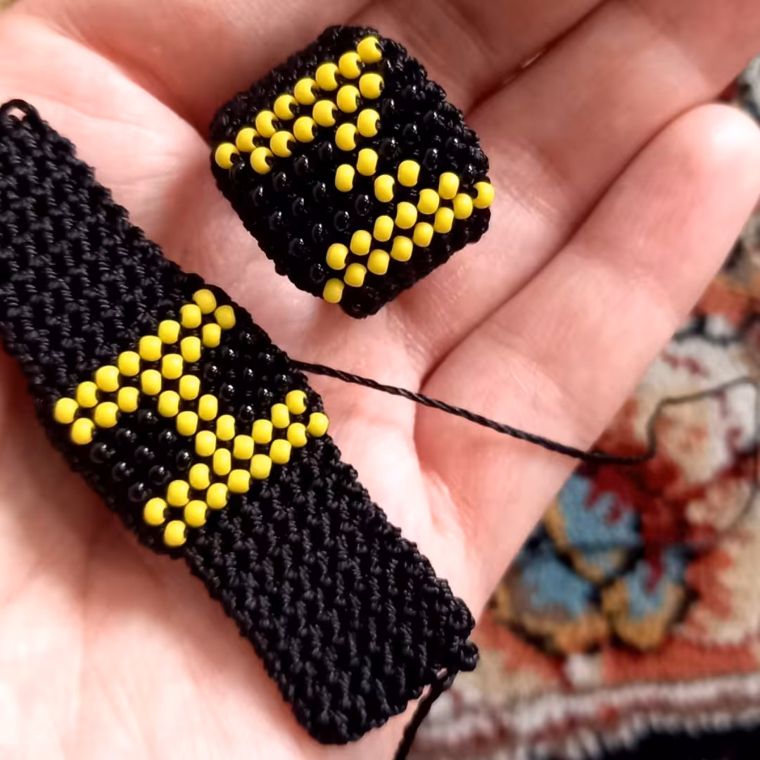 انگشتر زندانبافت با طرح و رنگ دلخواه