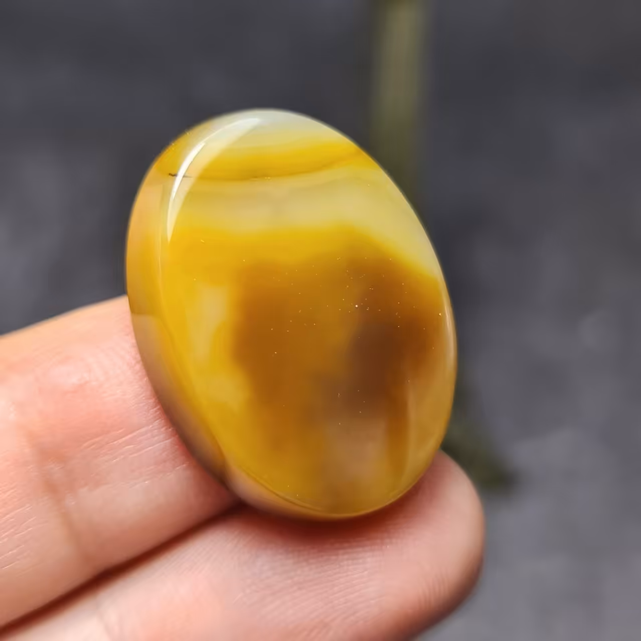  نگین سنگ فوق العاده زیبای عقیق بسیار خاص خراسانی اصل معدنی 
کد 27888