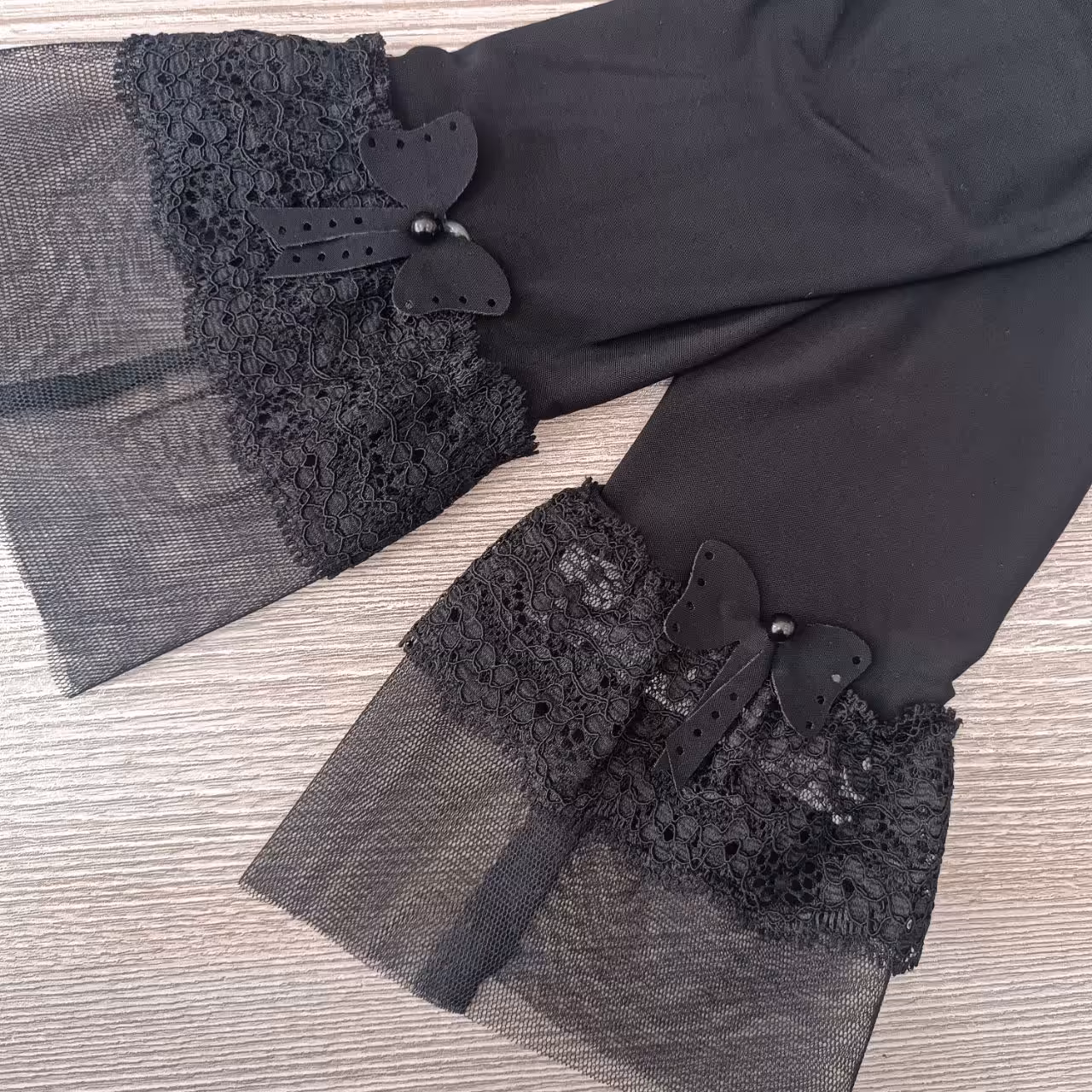 ساق دست گیپوری نوار تور دار مشکی 