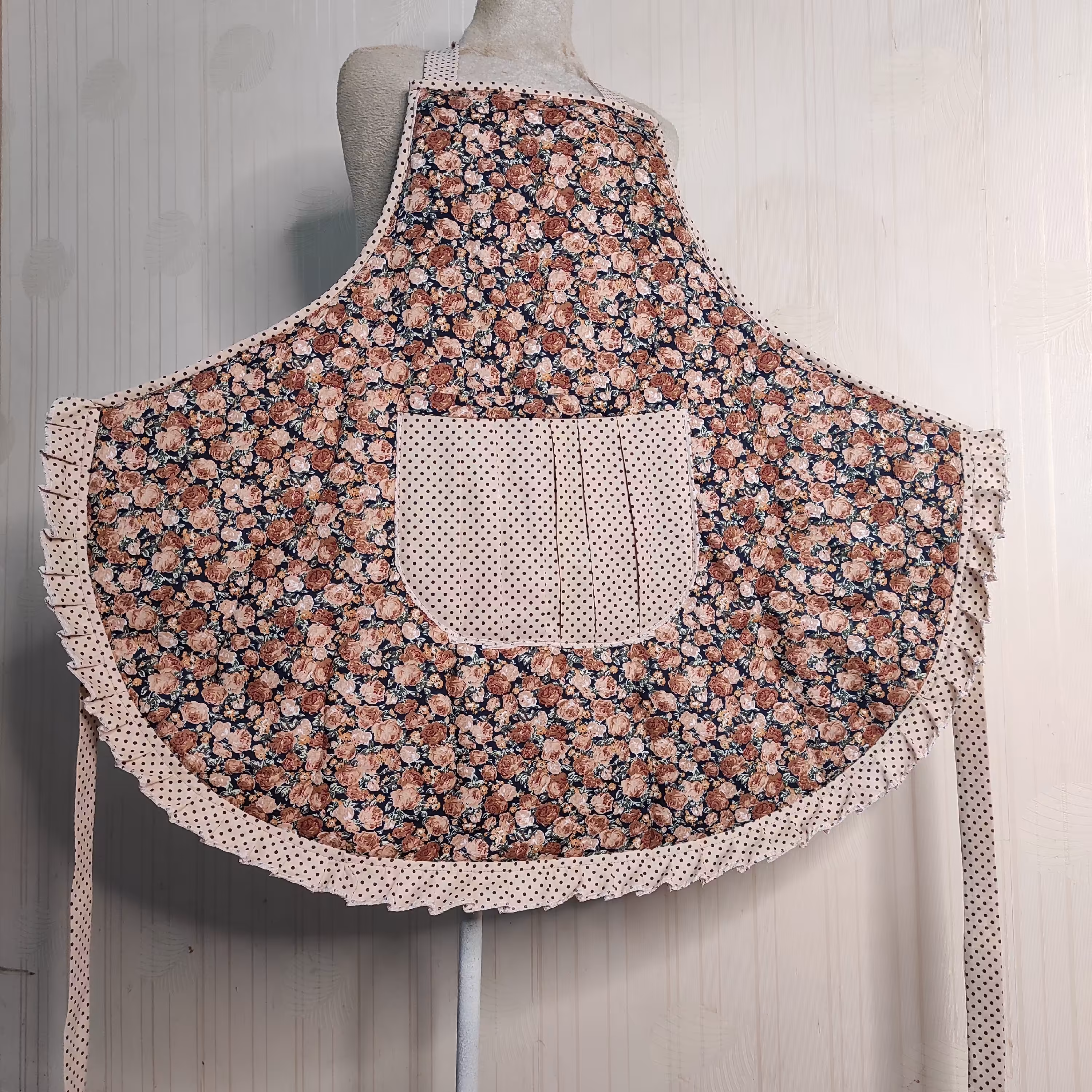 پیشبند آشپزخانه مدل گرد جیبدار