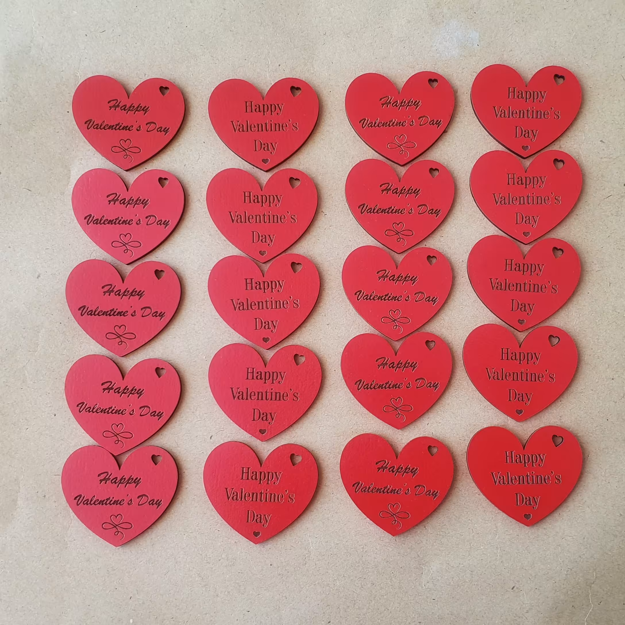 تگ چوبی قلب . پک  20 عددی تبریک ولنتاین