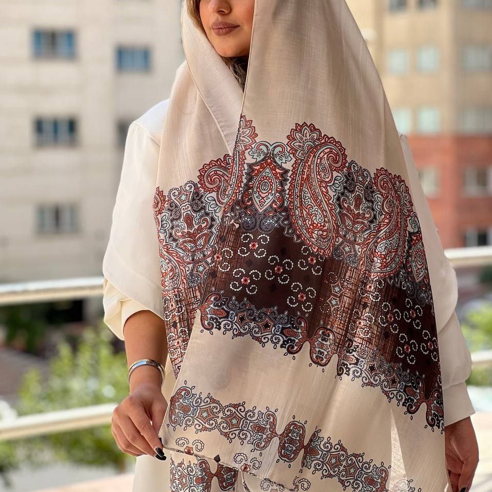 شال نخی زنانه سنتی طرح بته جقه رنگ کرمی کیفیت عالی ri122