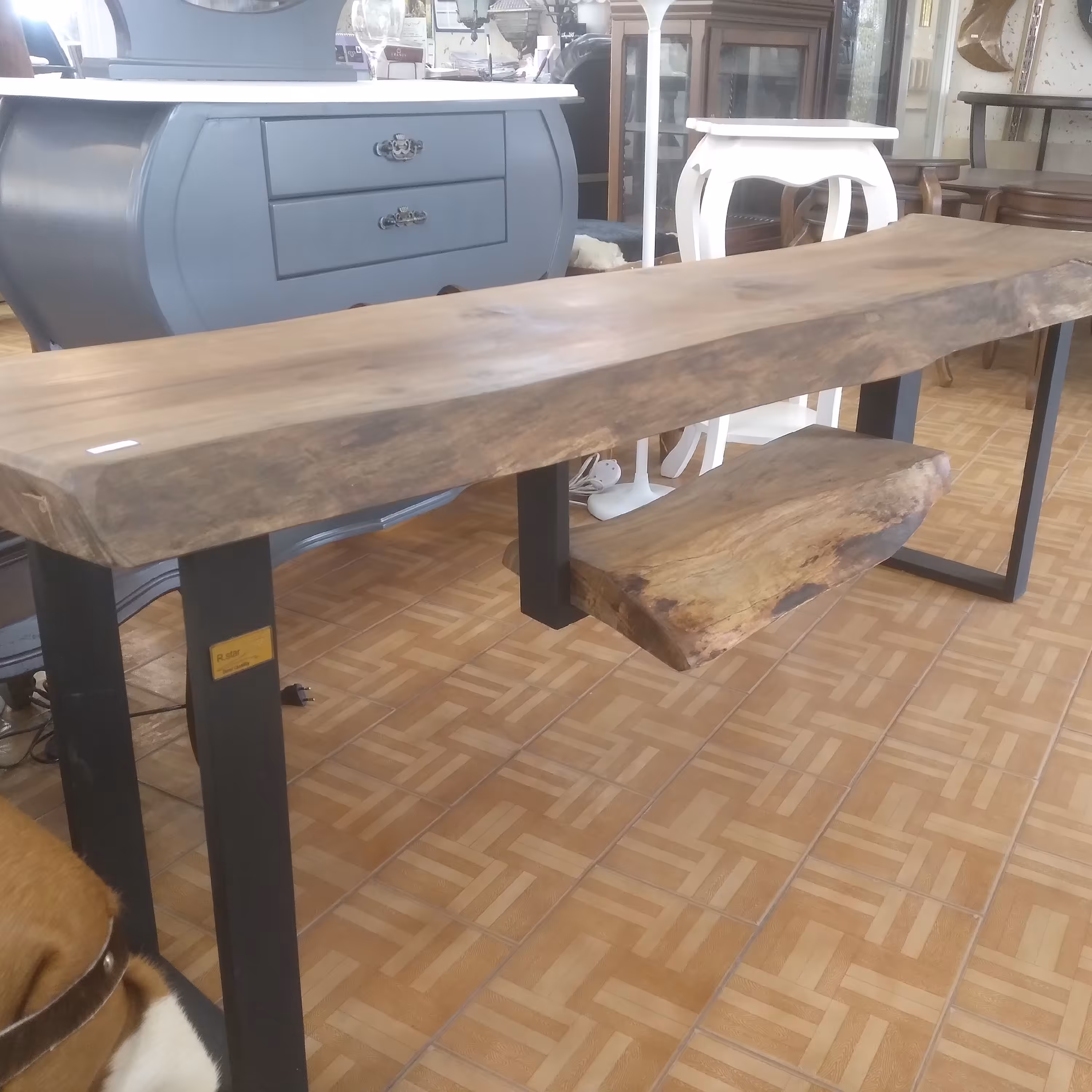 میز ال سی دی.روستیک. پایه ها رنگ کورهای. طراحی جدید.چوب گردو. سم زدایی.ضد بید با عمر طولانی.