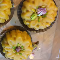 حلوا  سوهان بافت بسیار نرم و لطیف بسیار خوش مزه  تو دهن آب میشه 