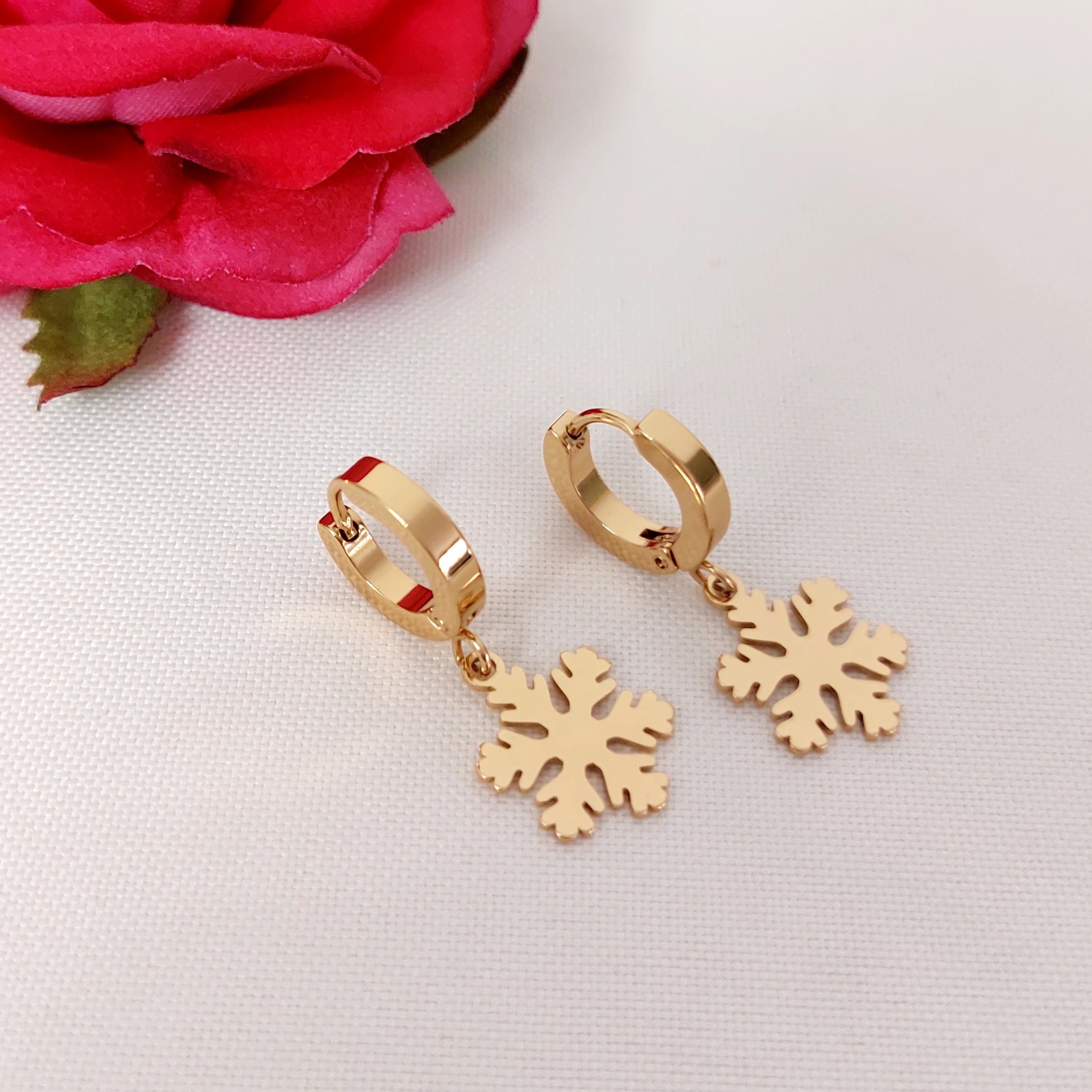 گوشواره استیل حلقه ای دانه برف با آبکاری طلا و رنگ ثابت