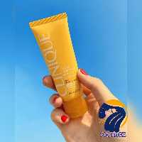 ضد آفتاب برند کلینیک بی رنگ دارای SPF50 و کاربرد روزانه و سبک