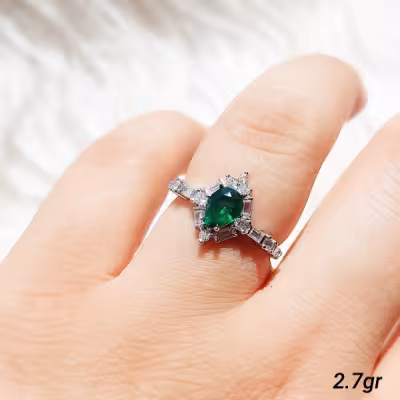 انگشتر نقره با نگین سبز زمردی طرح اشکی کد 1595