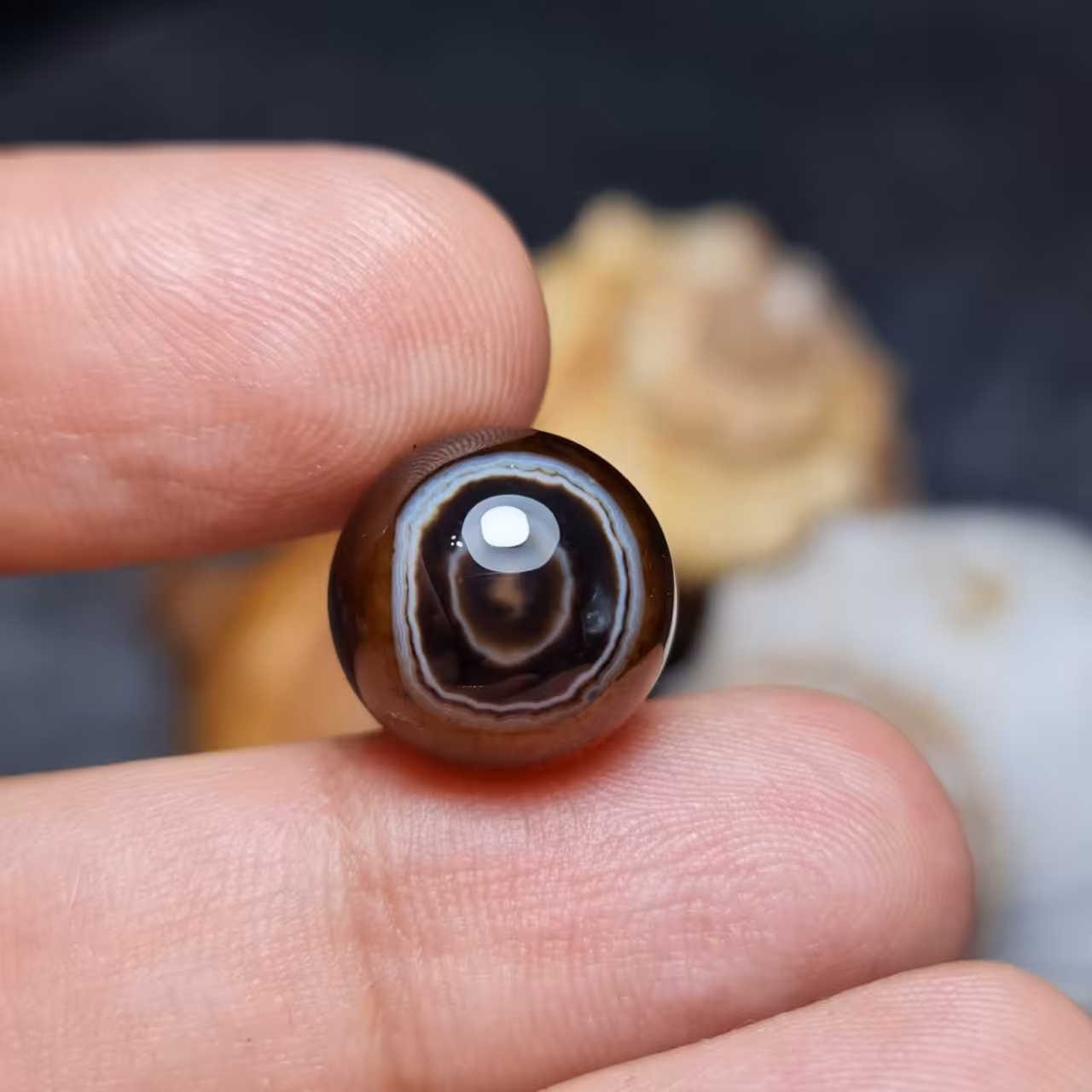 نگین فوق العاده زیبای سنگ عقیق سه پوست باباقوری خوش رنگ اصل معدنی
کد 28098