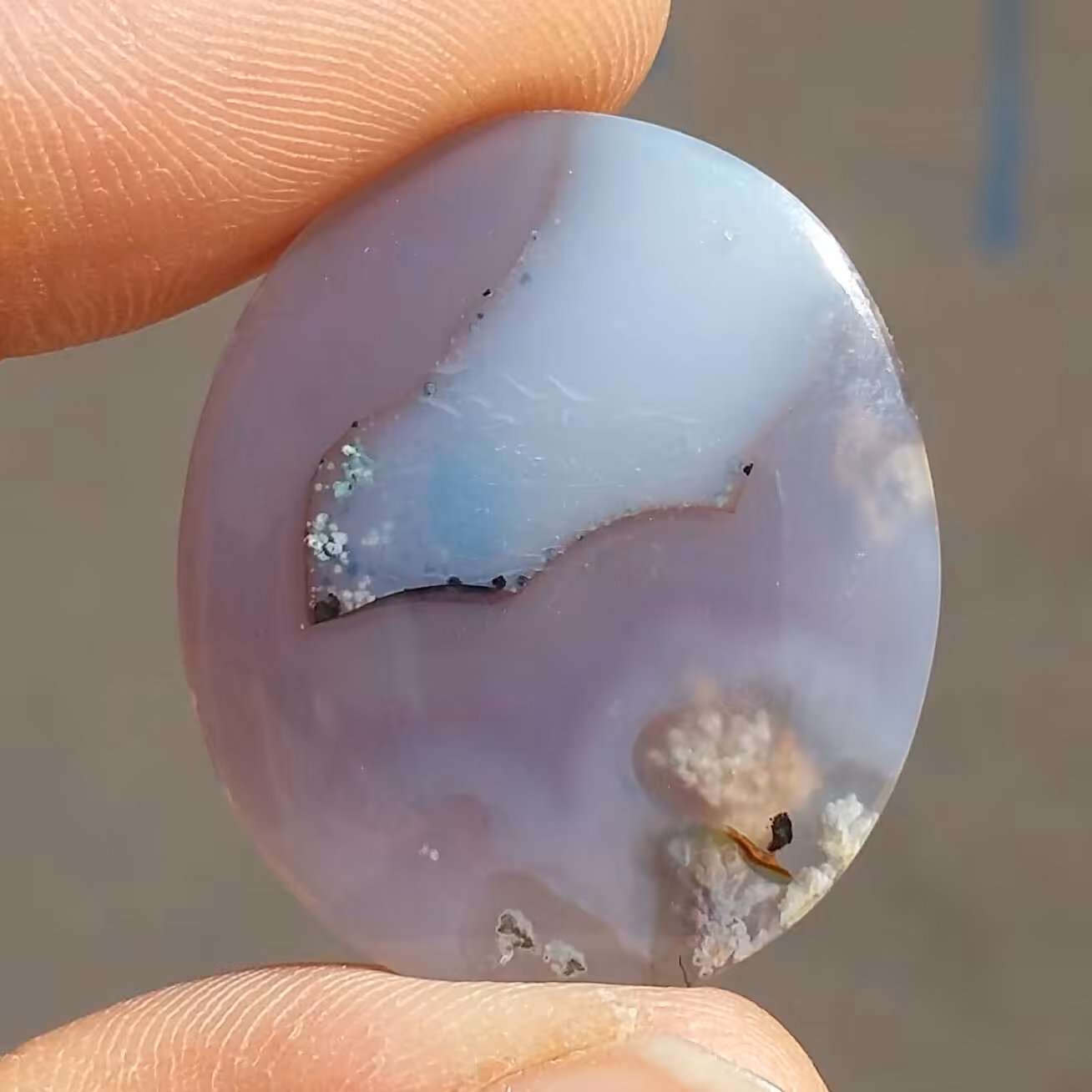 نگین عقیق سلیمانی 3 بعدی مصور  شکوفه دار تراش فانتزی بسیار خوش رنگ بسیار خاص و زیبا شاهکار خلقت کد 11128