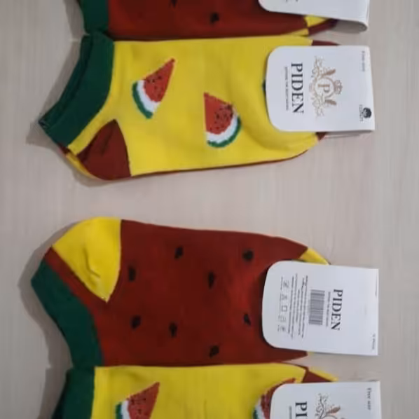 جوراب یلدایی مناسب سن 4 تا بزرگسال جنس نخی و با  کیفیت با طرح هندوانه و مناسب  ست مادر و فرزند 