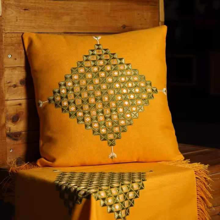 ست کوسن و رومیزی خامه دوزی 