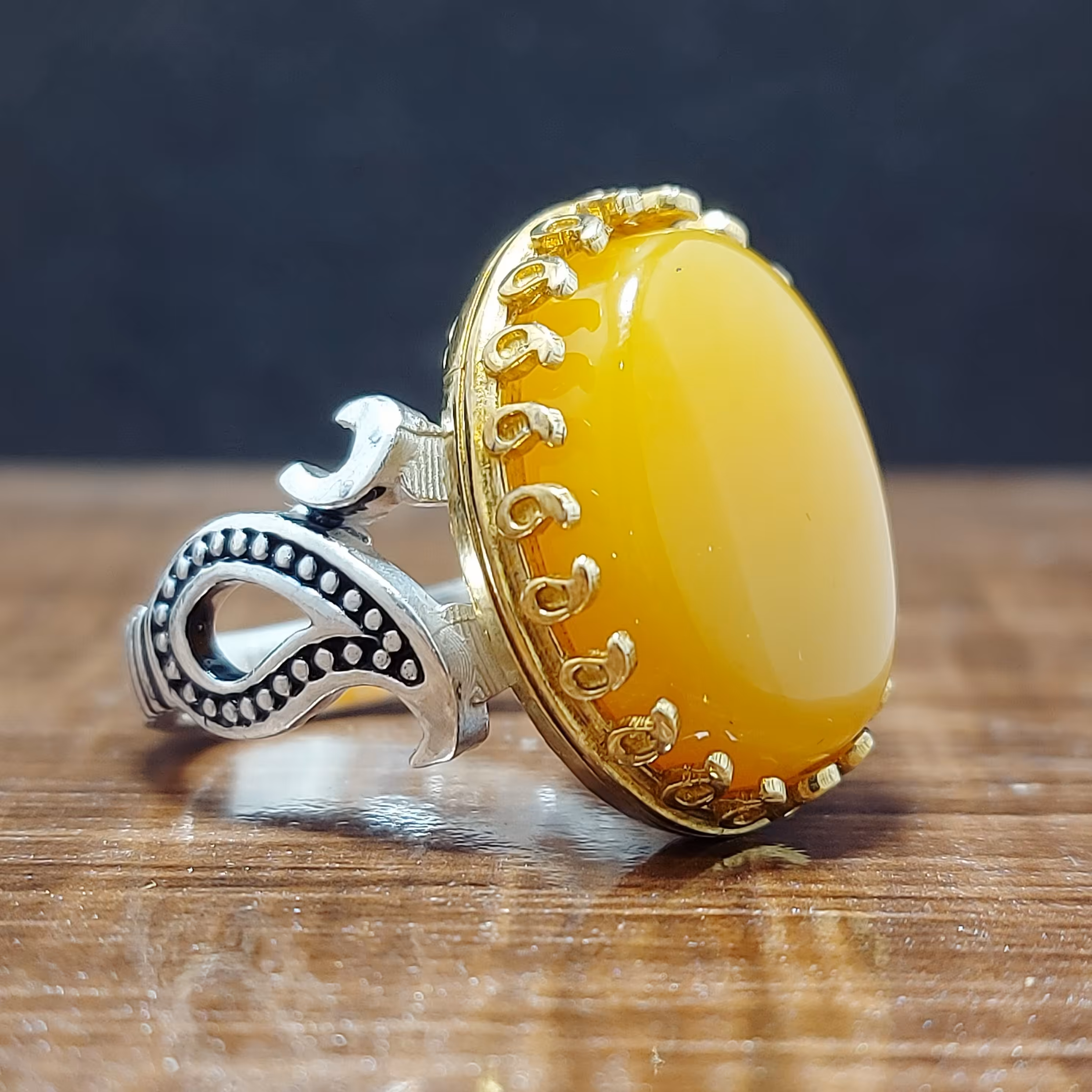 انگشتر نقره زیبای مردانه طرح جدید با نگین عقیق زرد شرف الشمس اصلی و معدنی