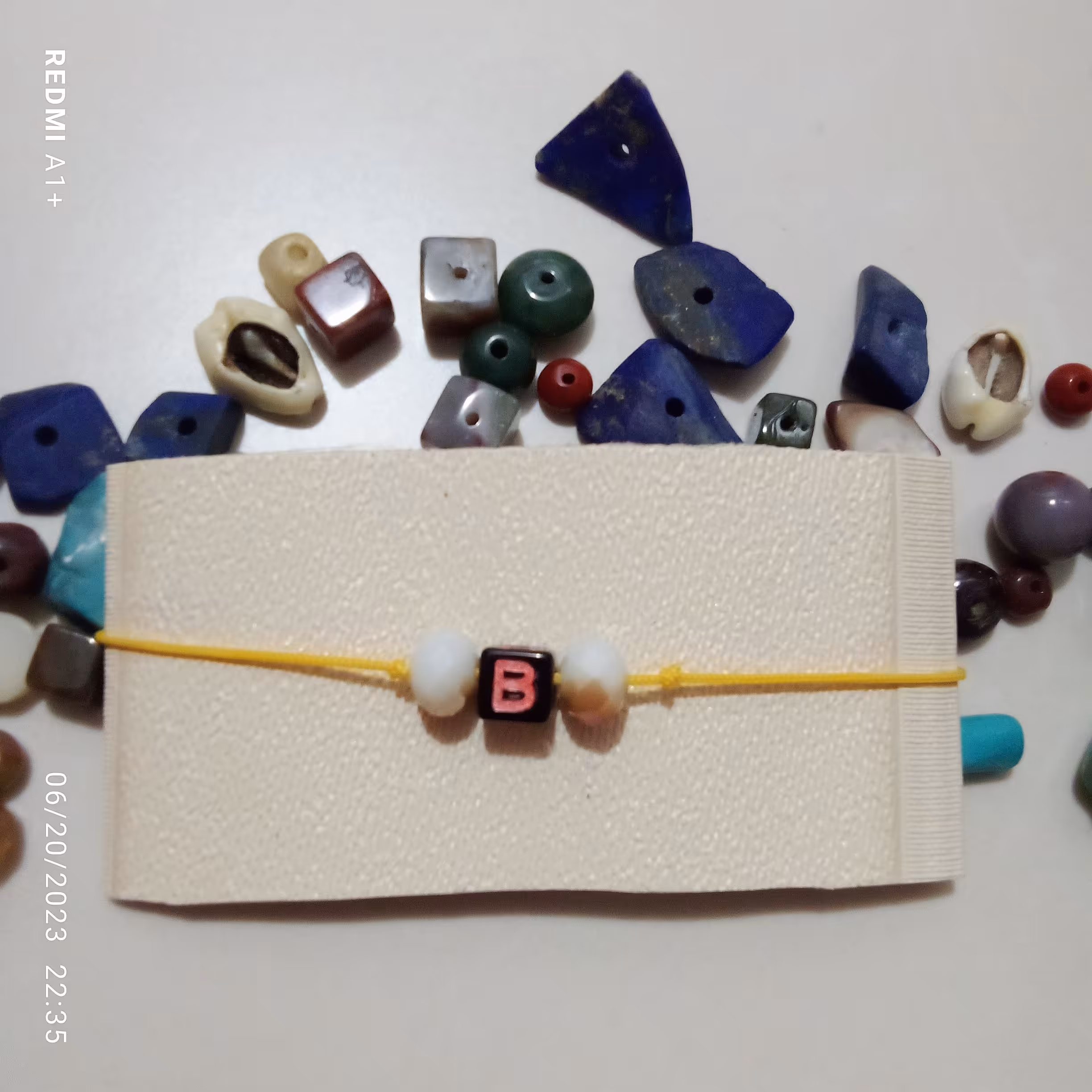 دستبند حرف B