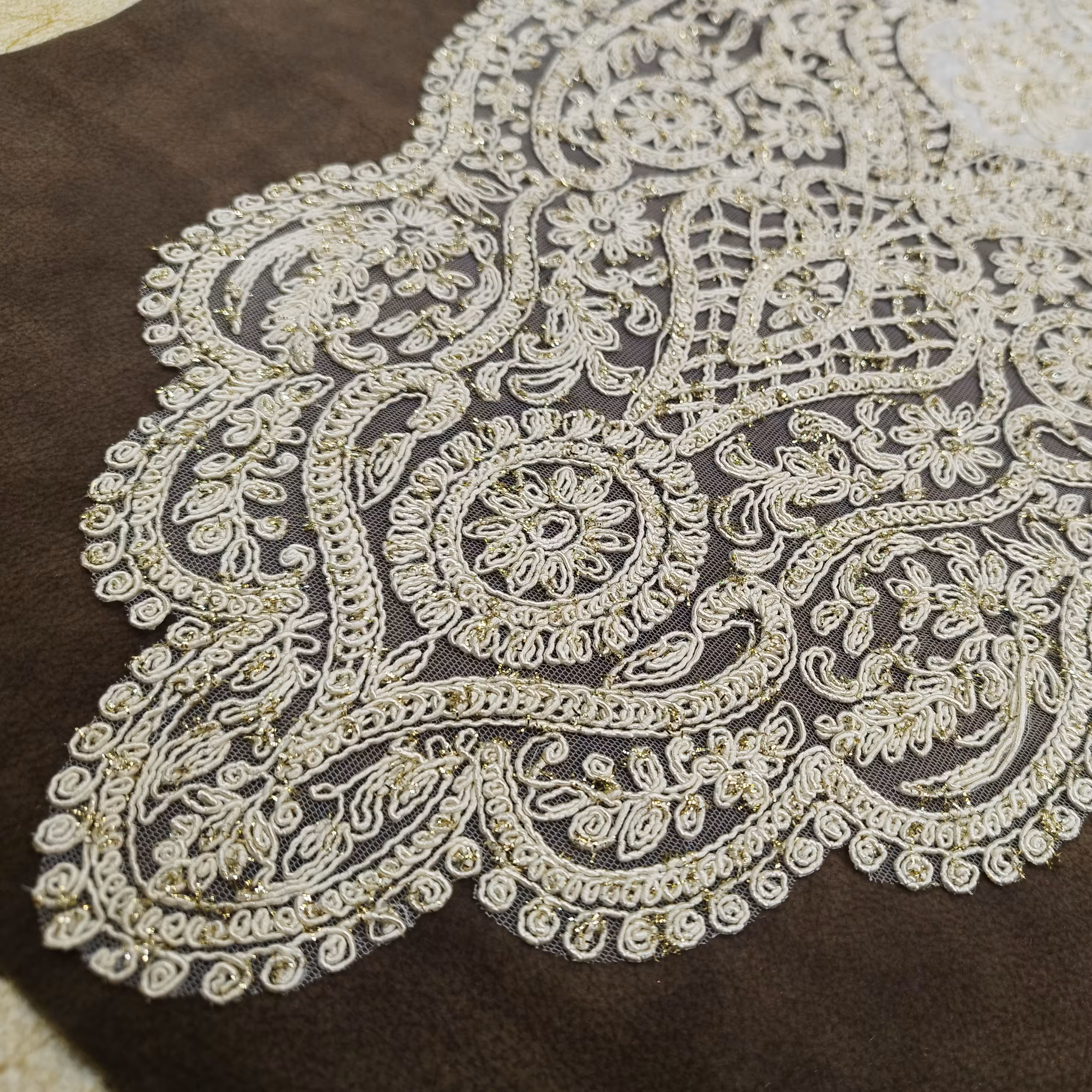 رومیزی رانر مخمل دانتل شاین دار ترک 90 سانتی 