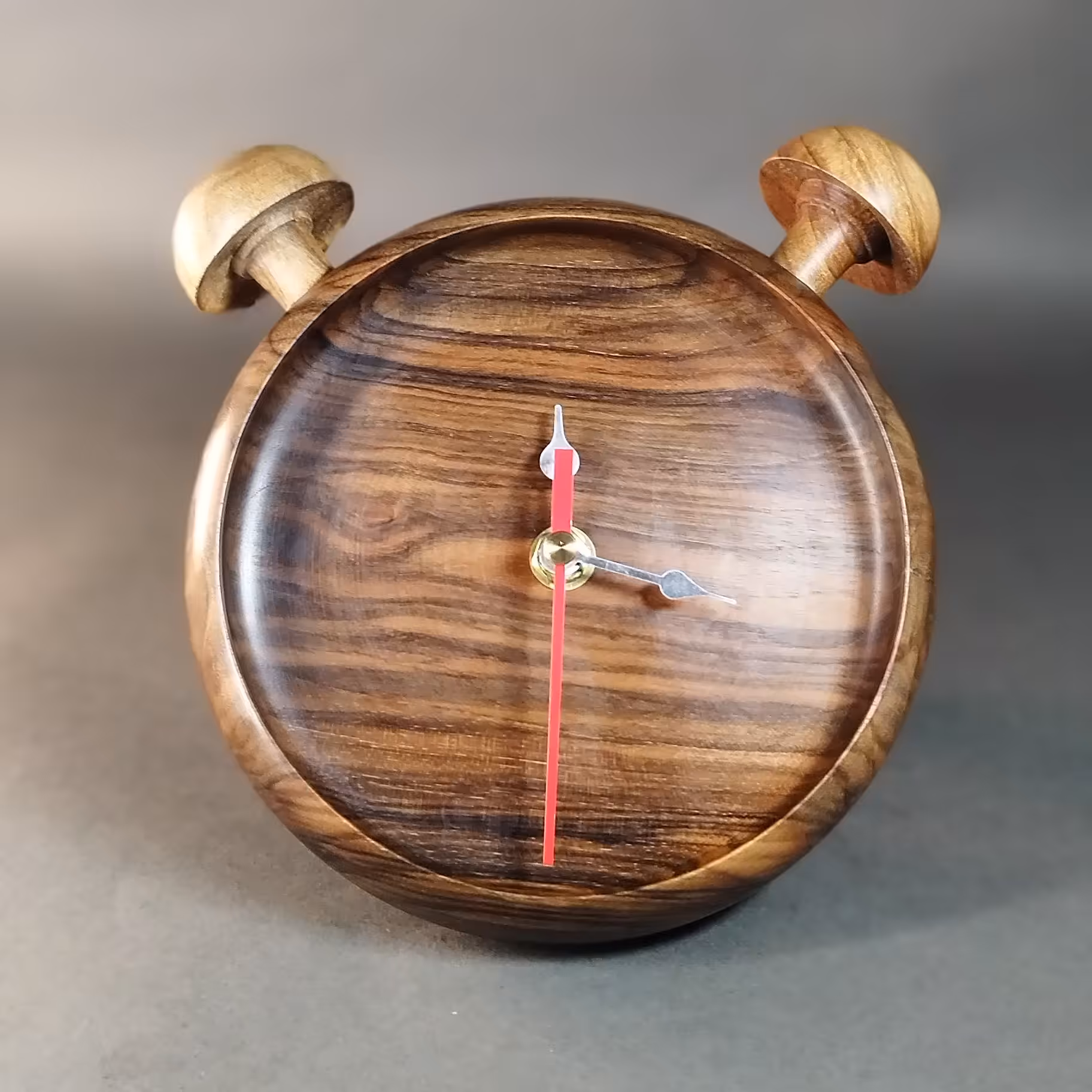 ساعت چوبی دستساز