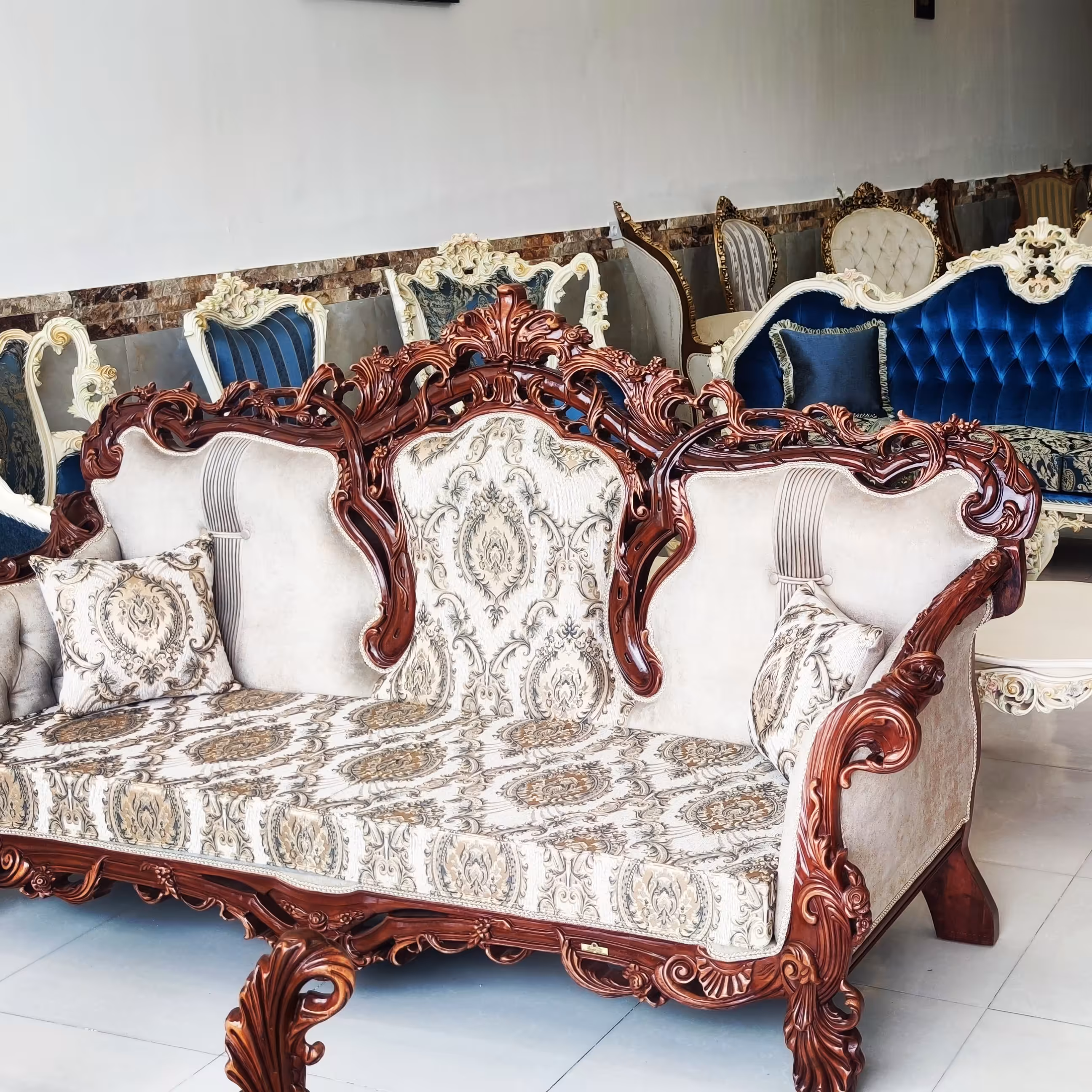 مبل سلطنتی مصری تماماً چوب گردو فوم سرد13سانتی شرکتی پارچه و رنگ درجه یک به صورت نقد و اقساط 