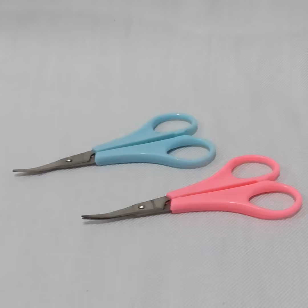 قیچی ابرو مدل نوک کج