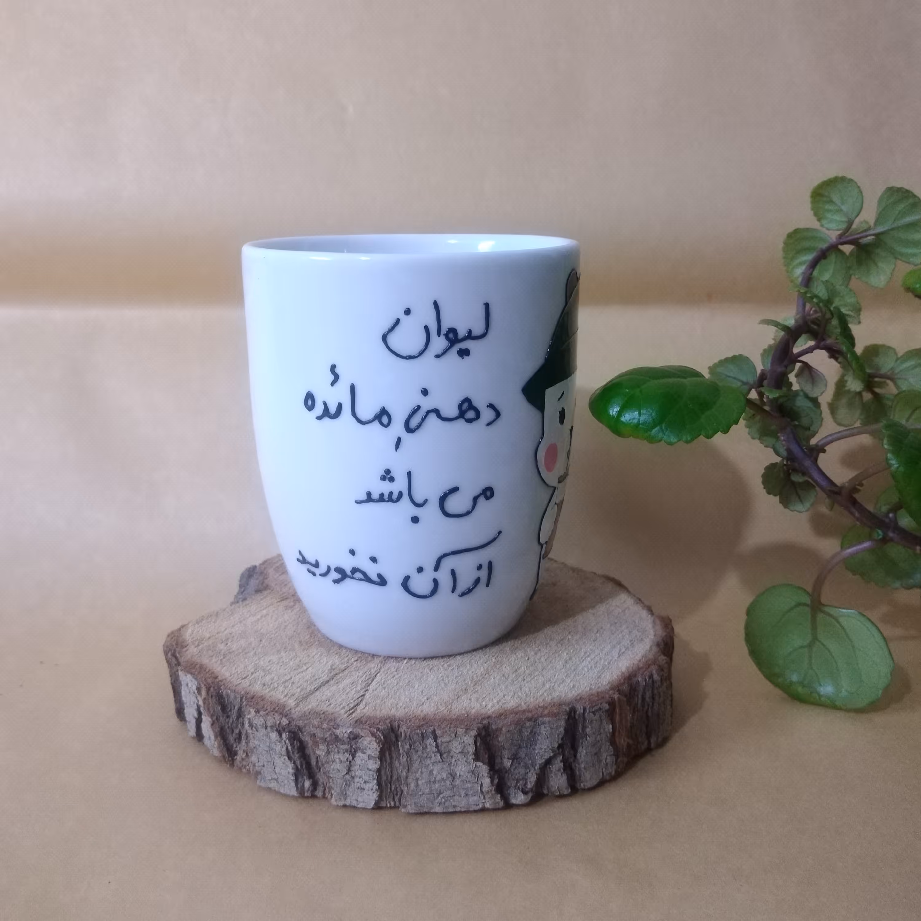 ماگ ویترای طرح لیوان دهنی مائده می باشد 