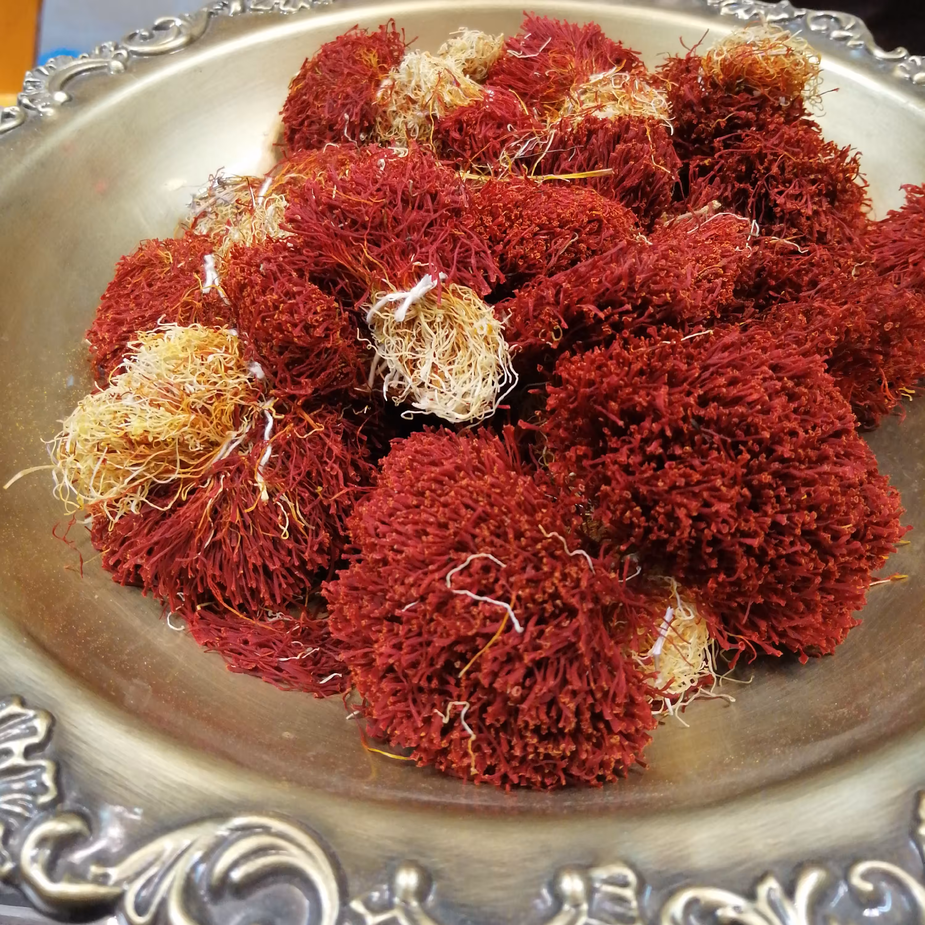 زعفران ده مثقالی دسته(دخترپیچ) برداشت پاییز 1402 درجه یک محصول جنوب خراسان و قاینات تضمین کیفیت 