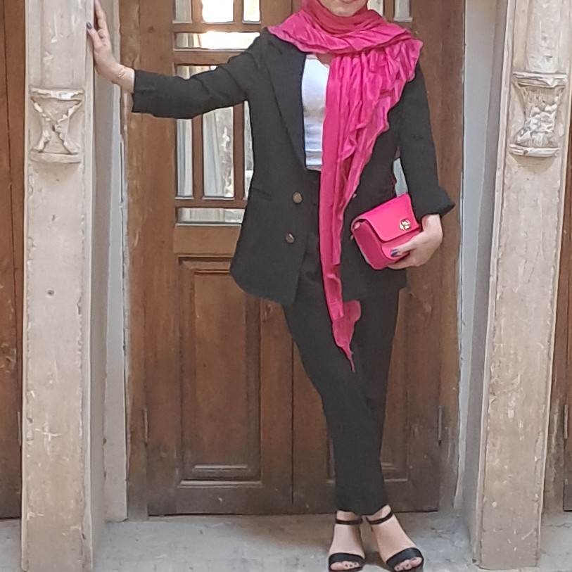 کت و شلوار  زنانه مدل شش دکمه پارچه کرپ کش درجه یک دوخت مزونی