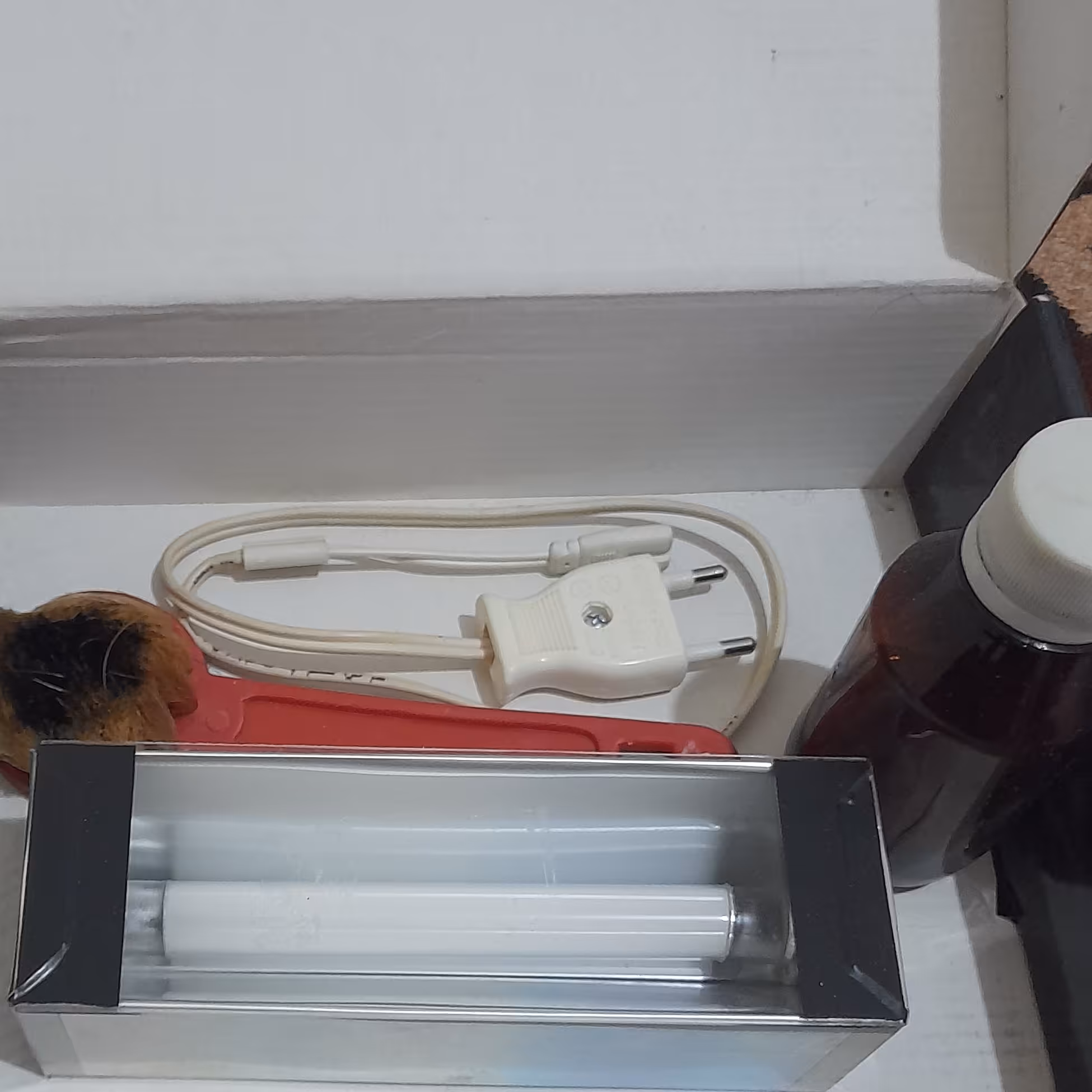 پک مهرسازی به همراه سی دی آموزشی هنراه ژلاتین و کاغذ کالک و چراغ یو وی و تمام متعلقات جهت اموزش مهرسازی