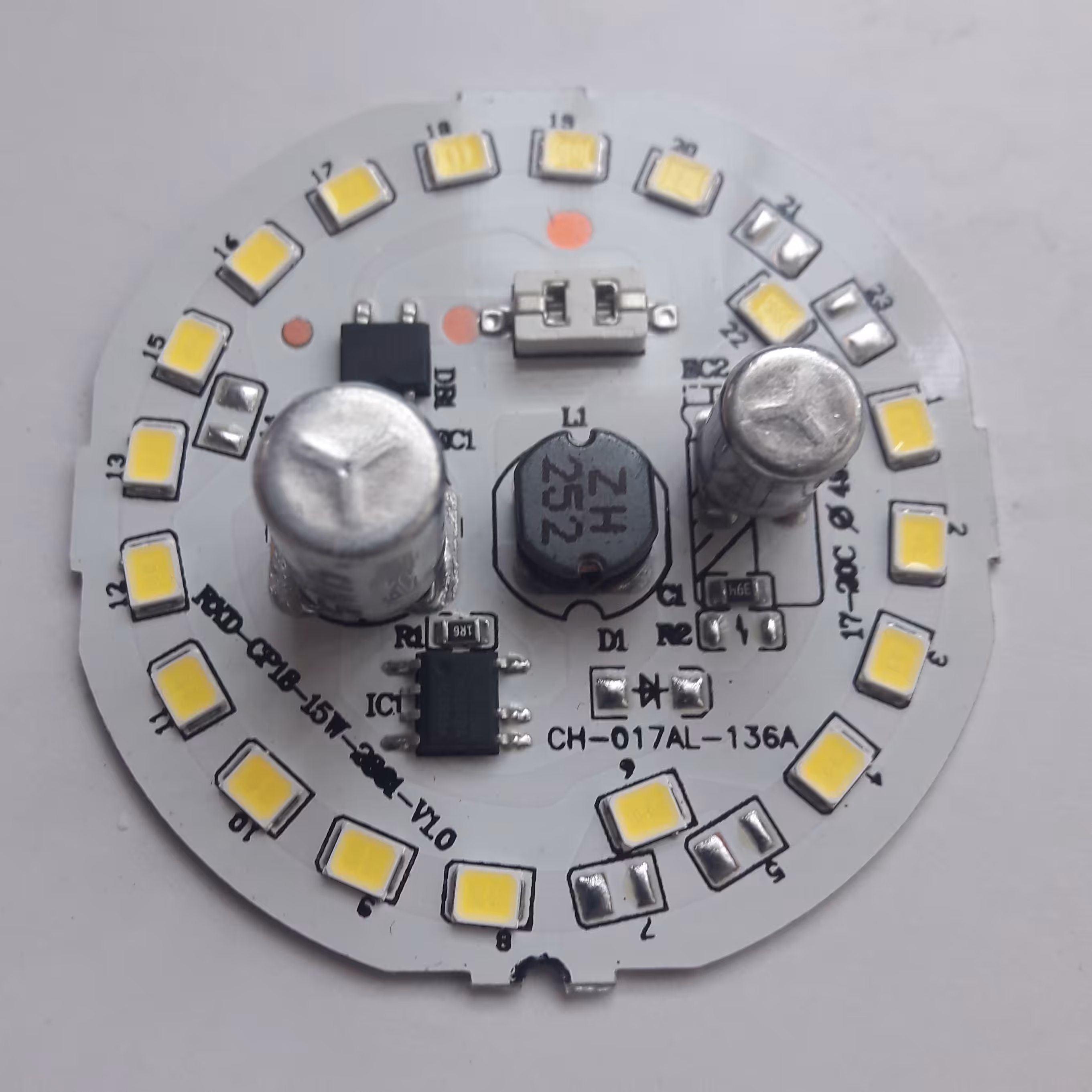 برد15وات دوخازنه وات واقعی در دوحالت گرد ومربع دارای یک سال ضمانت تعویض بدون فیلیگر وپرش نور 
