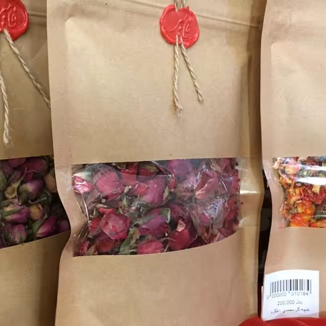 غنچه گل محمدی سرخ و صورتی و نارنجی تازه محصول امسال طعم دهنده وتزیین کننده