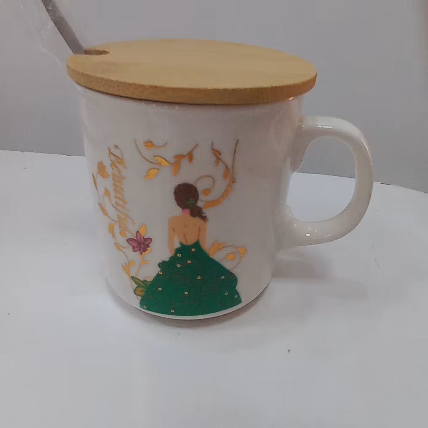 ماگ  سرامیکی طرح دختر  درب بامبو (350میل) قاشق دار