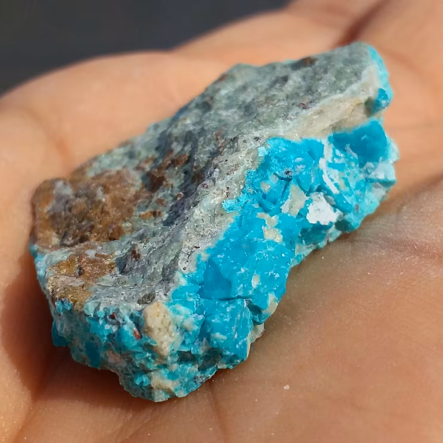 نمونه فوق کلکسیونی سنگ راف کریزوکولا  کله غازی یا سبز آبی خاص محشر بسیااااار زیبا کاملا طبیعی
کد 8437