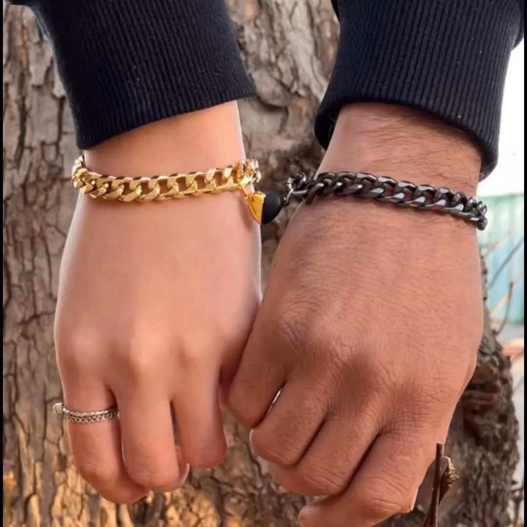 دستبند مگنتی مشکی طلایی