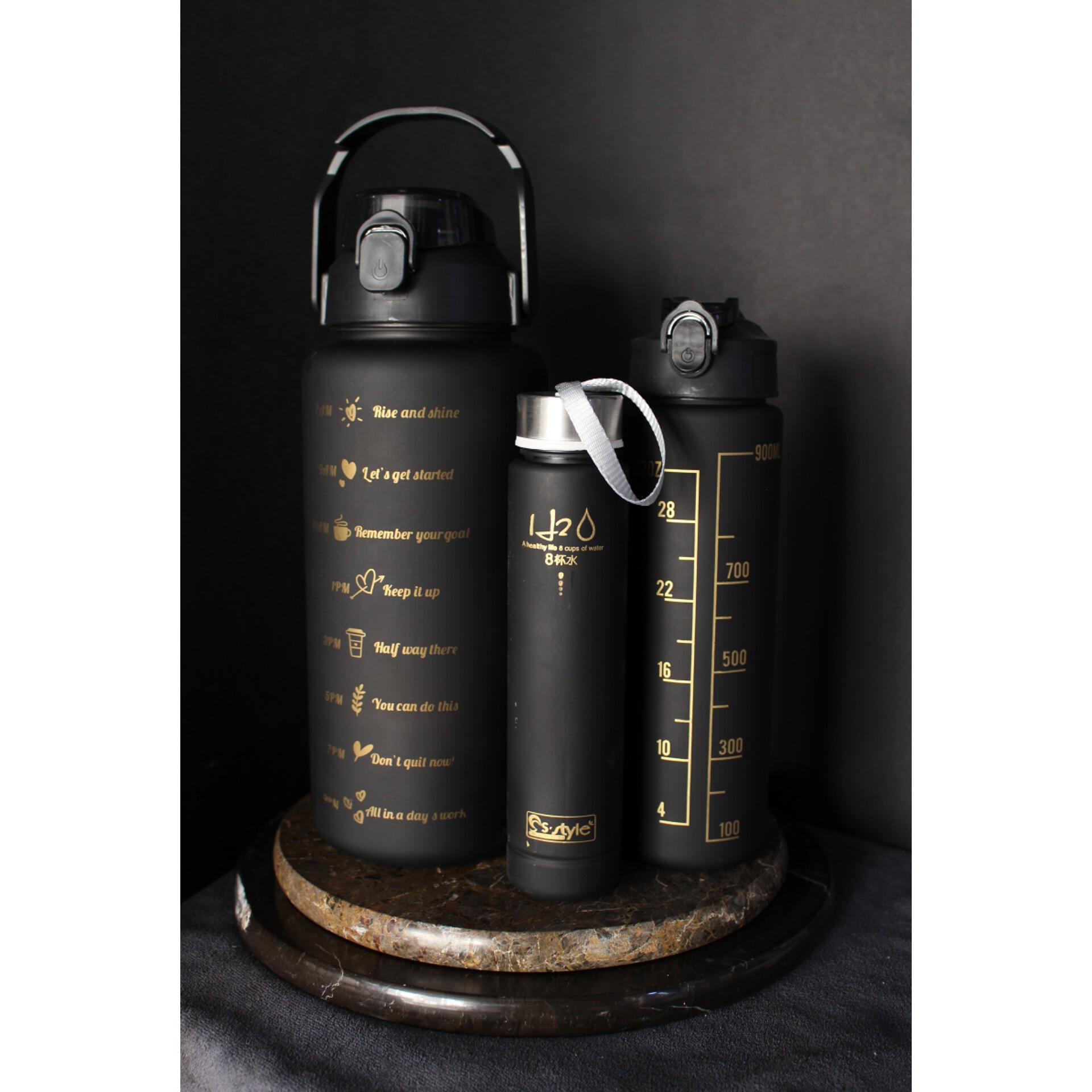 قمقمه سه تایی مشکی با رو نوشت طلایی بدون نشتی
Black three-piece thermos with golden writing without leakage