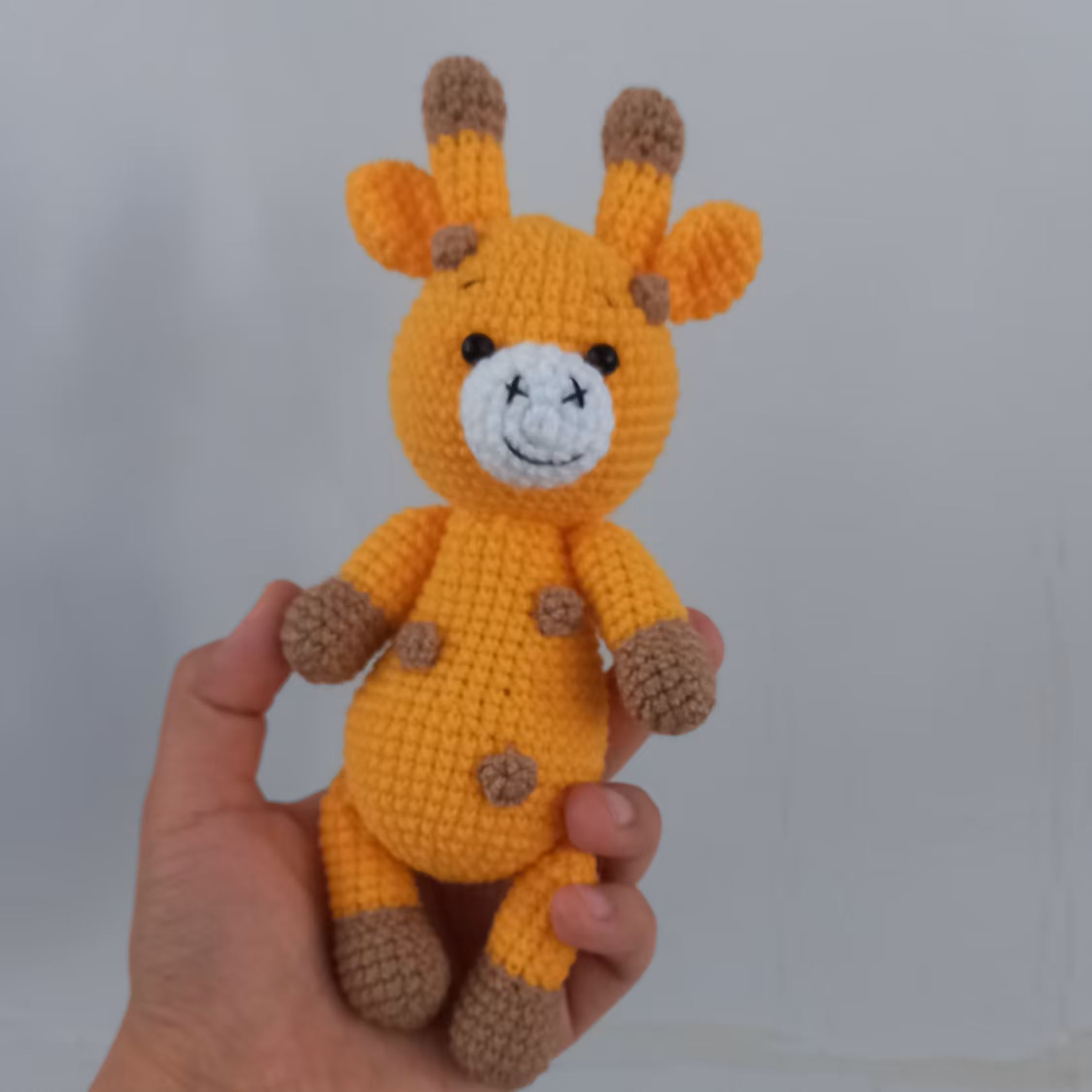 عروسک بافتنی زرافه15سانتی بافت بارنگ دلخواه شما