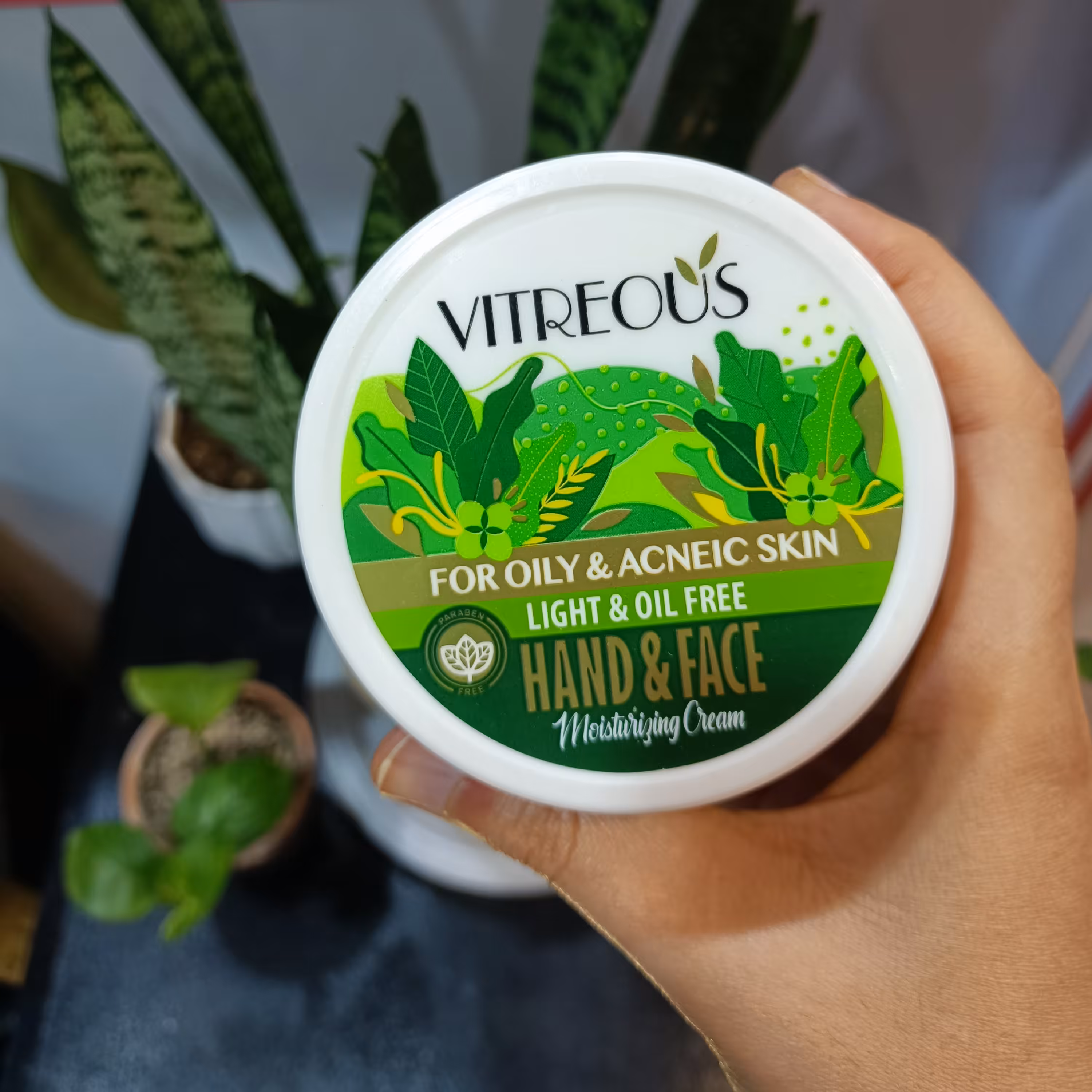 کرم مرطوب کننده دست و صورت ویتروس
مناسب برای پوست های چرب و جوشدار 150 گرم