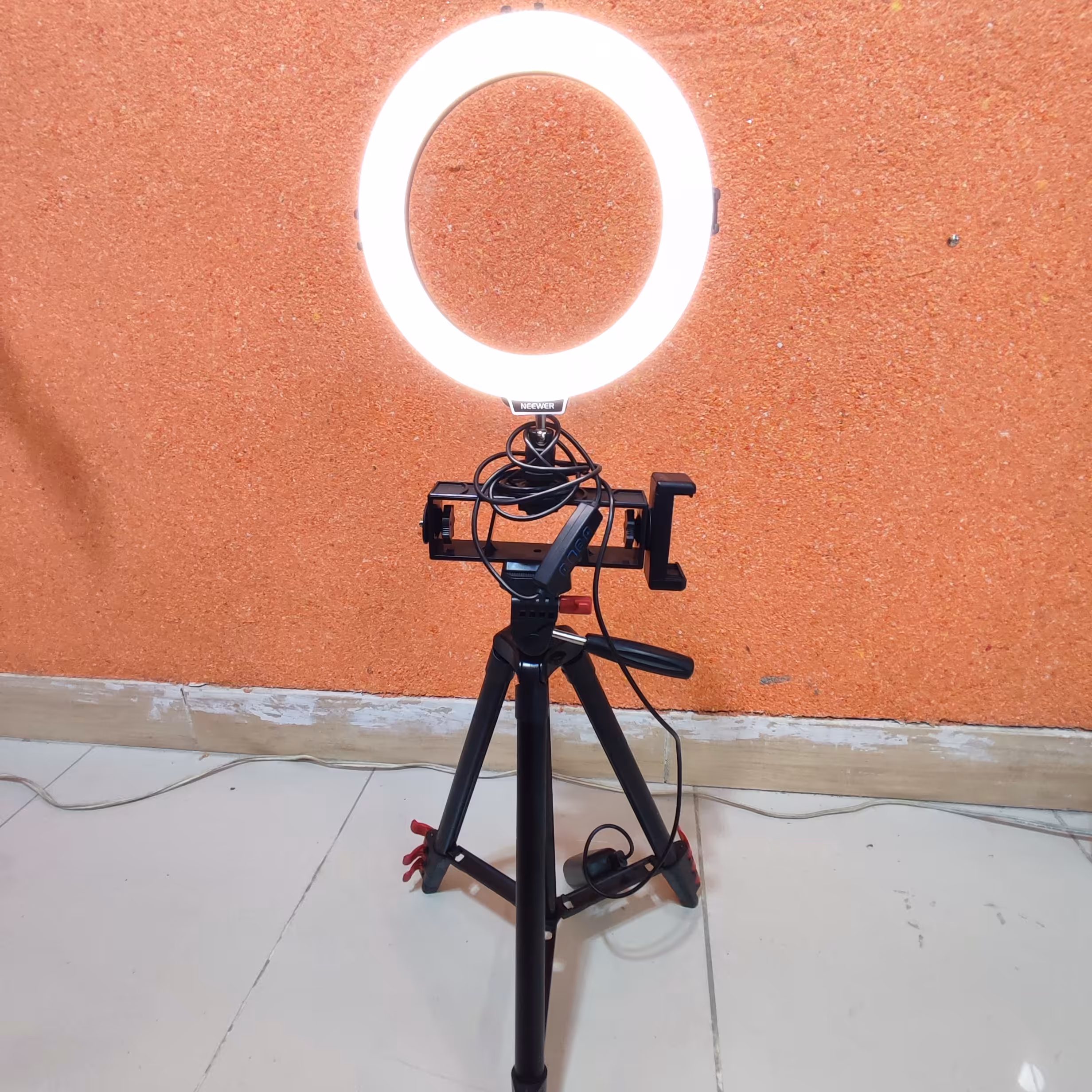 رینگ لایت با 3پایه دوربین و نگهدارنده گوشی  همراه با شاتر بلوتوثی ارتفاع قابل تنظیم 