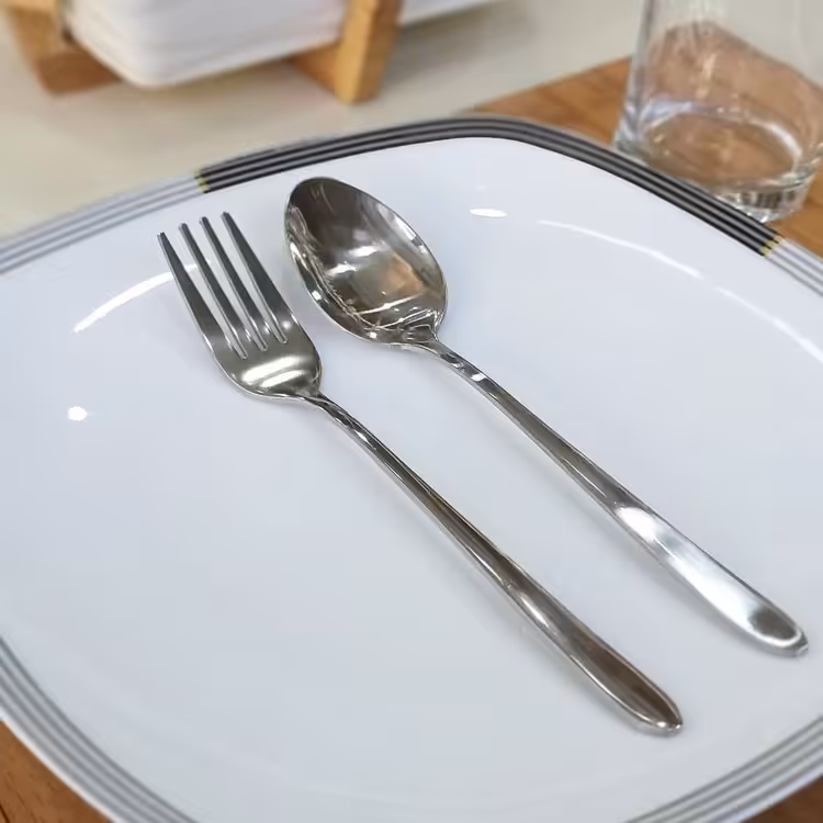 قاشق و چنگال اصلی مارک یونیک حک شده ( آهن ربا نگیر )