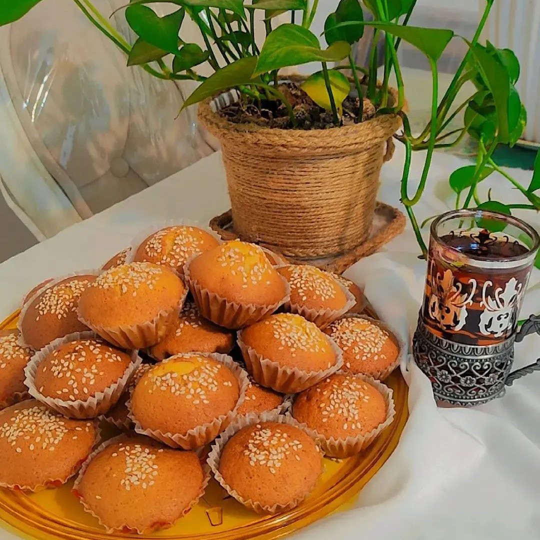 کیک یزدی خانگی نیم کیلویی با طعم گلاب و هل