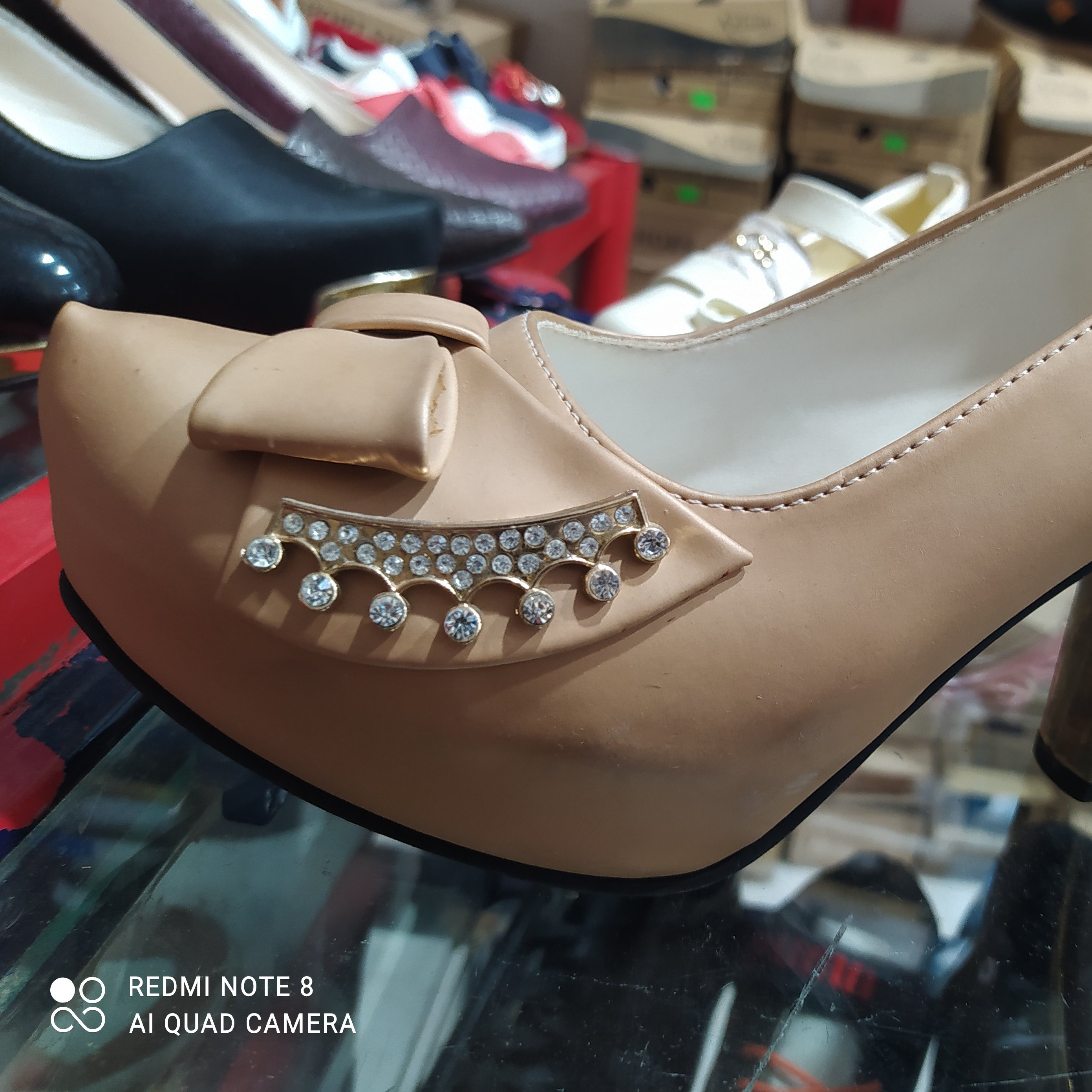 کفش پاشنه 5سانت جنس عالی رنگ نسکافه ای سایزبندی37/40
