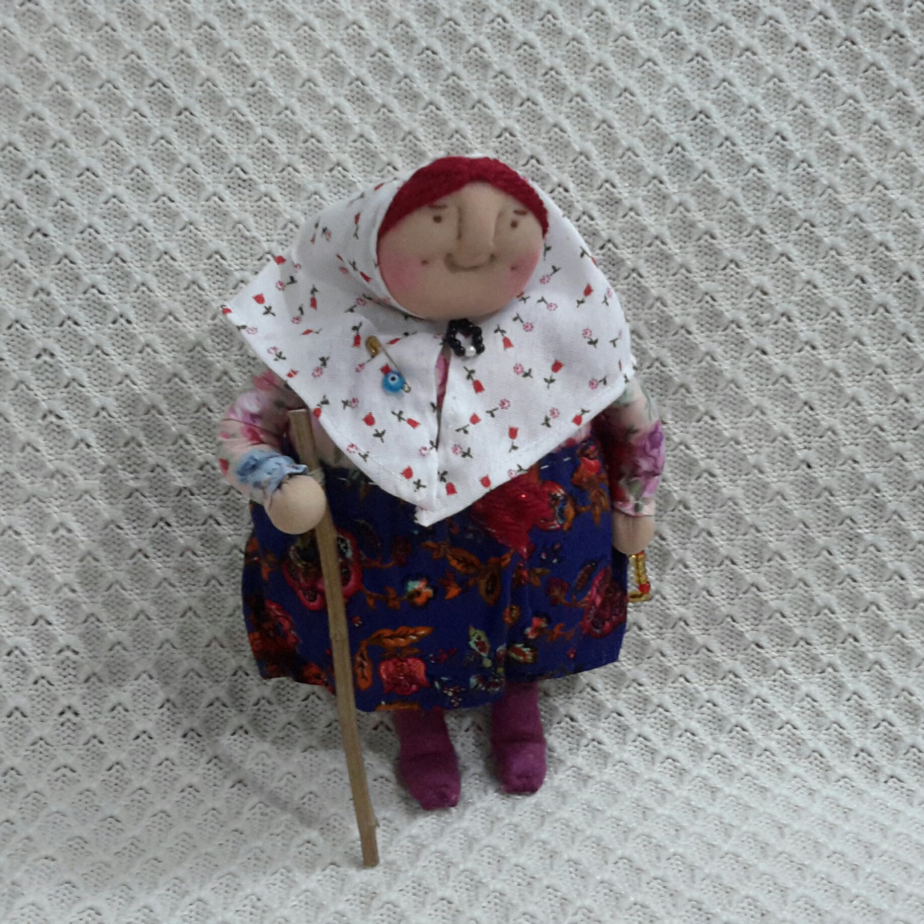 عروسک مادربزرگ مو قرمزی
