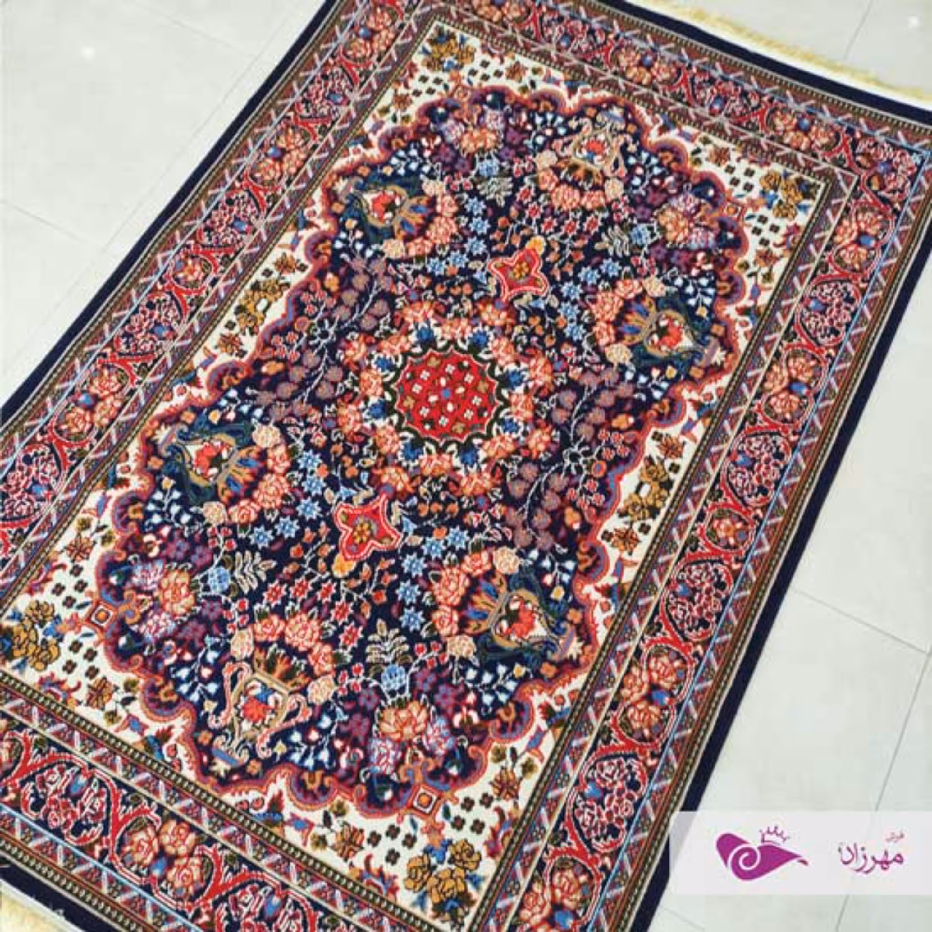 گلیم ماشینی 4 متری ( یک و نیم در دو و بیست و پنج ) طرح شکوفه سرمه ای